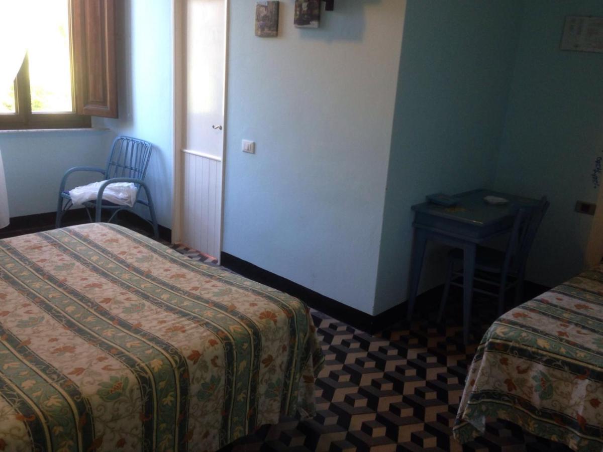 Triple Room with Bathroom - Photo 1