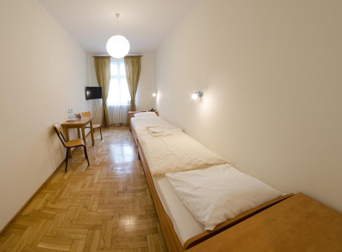 Twin Room - Photo 2