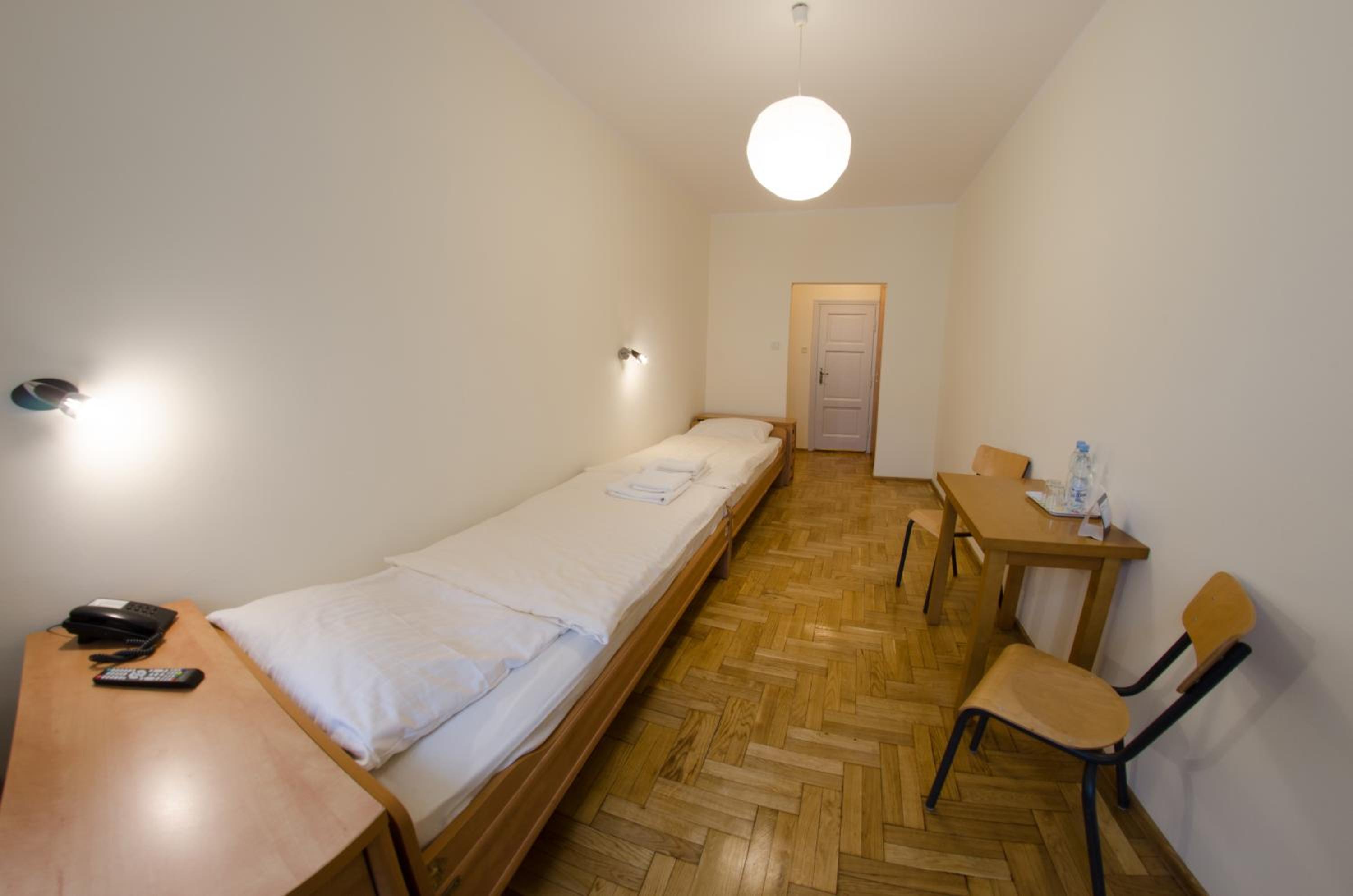 Twin Room - Photo 10