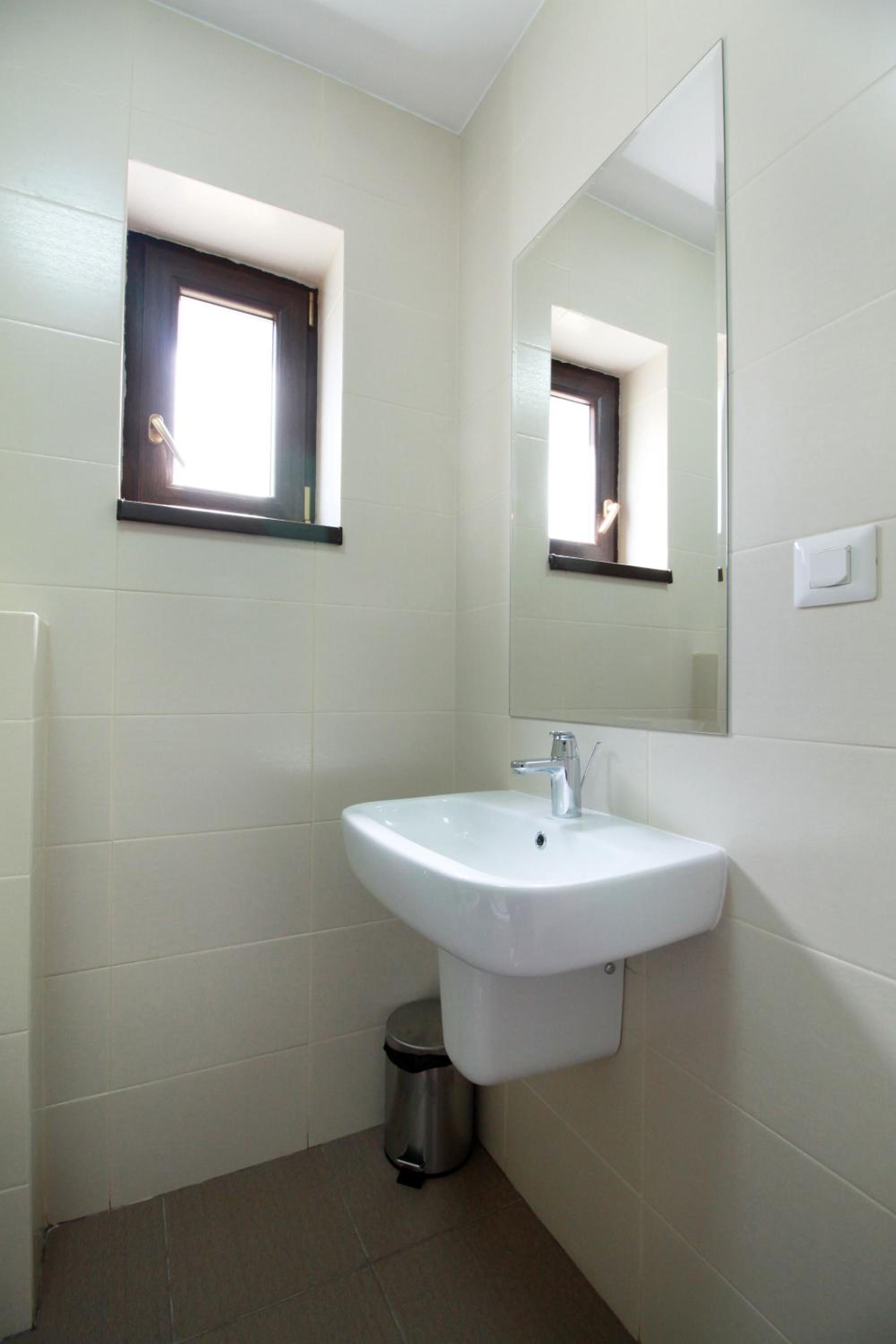 Twin Room with Balcony - Photo 6