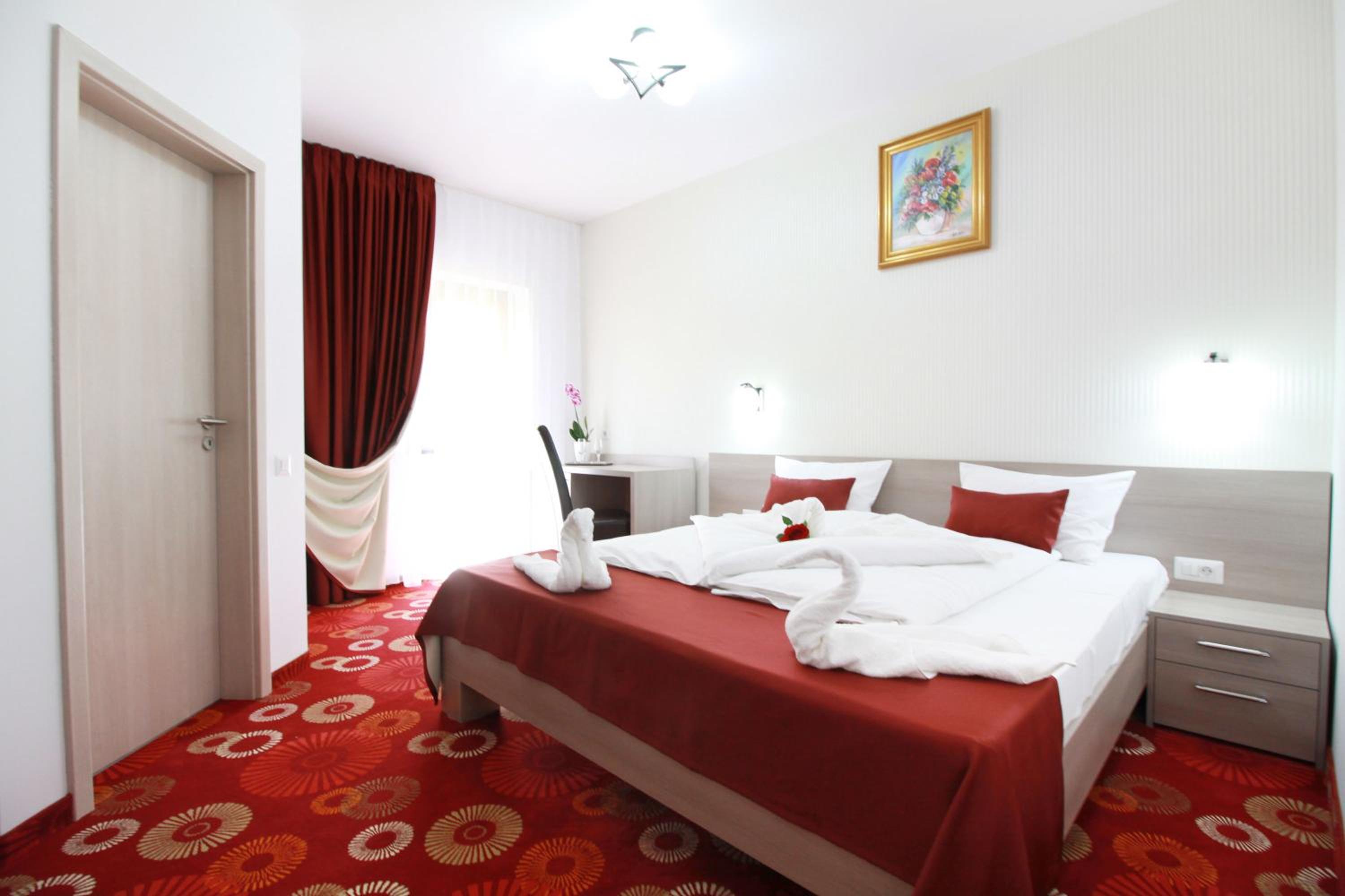 Double Room with Balcony - Photo 18