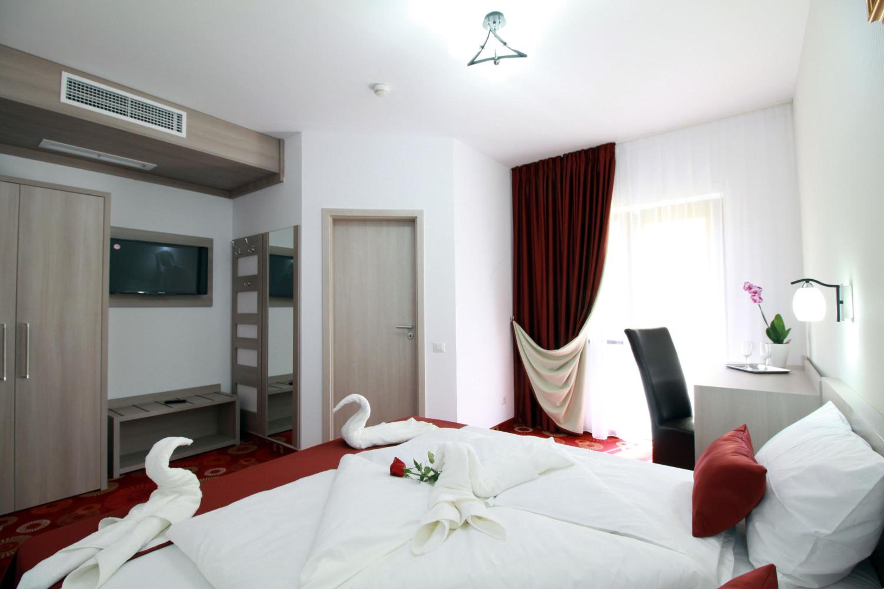 Double Room with Balcony - Photo 2