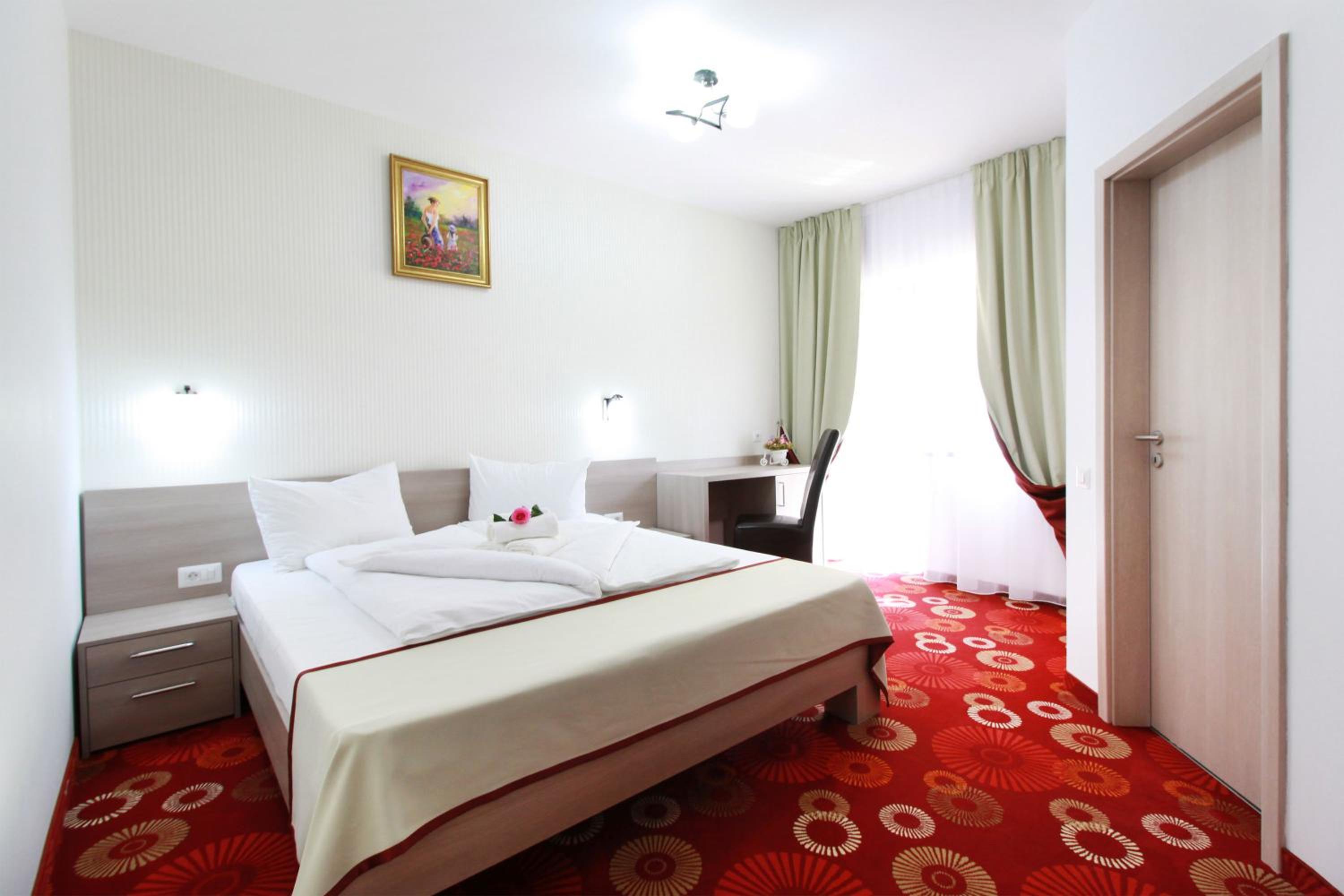 Double Room with Balcony - Photo 6