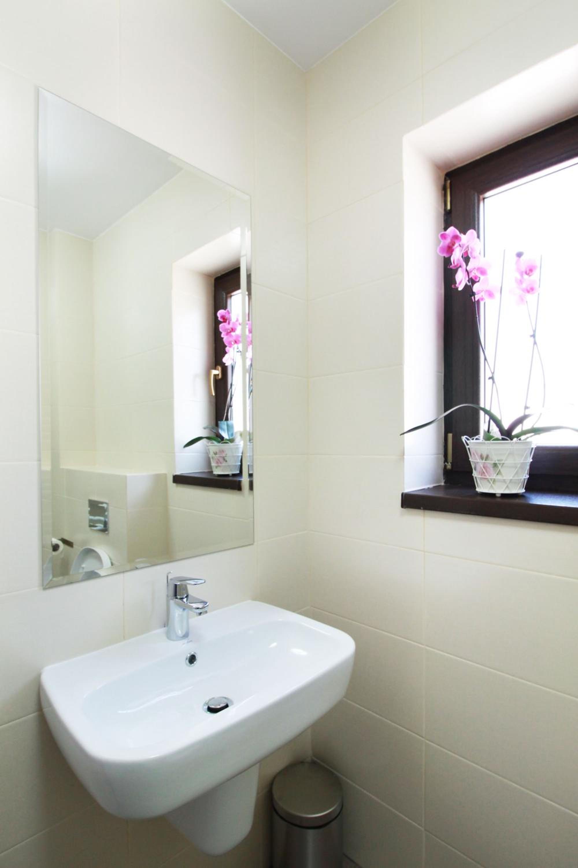 Double Room with Balcony - Photo 21