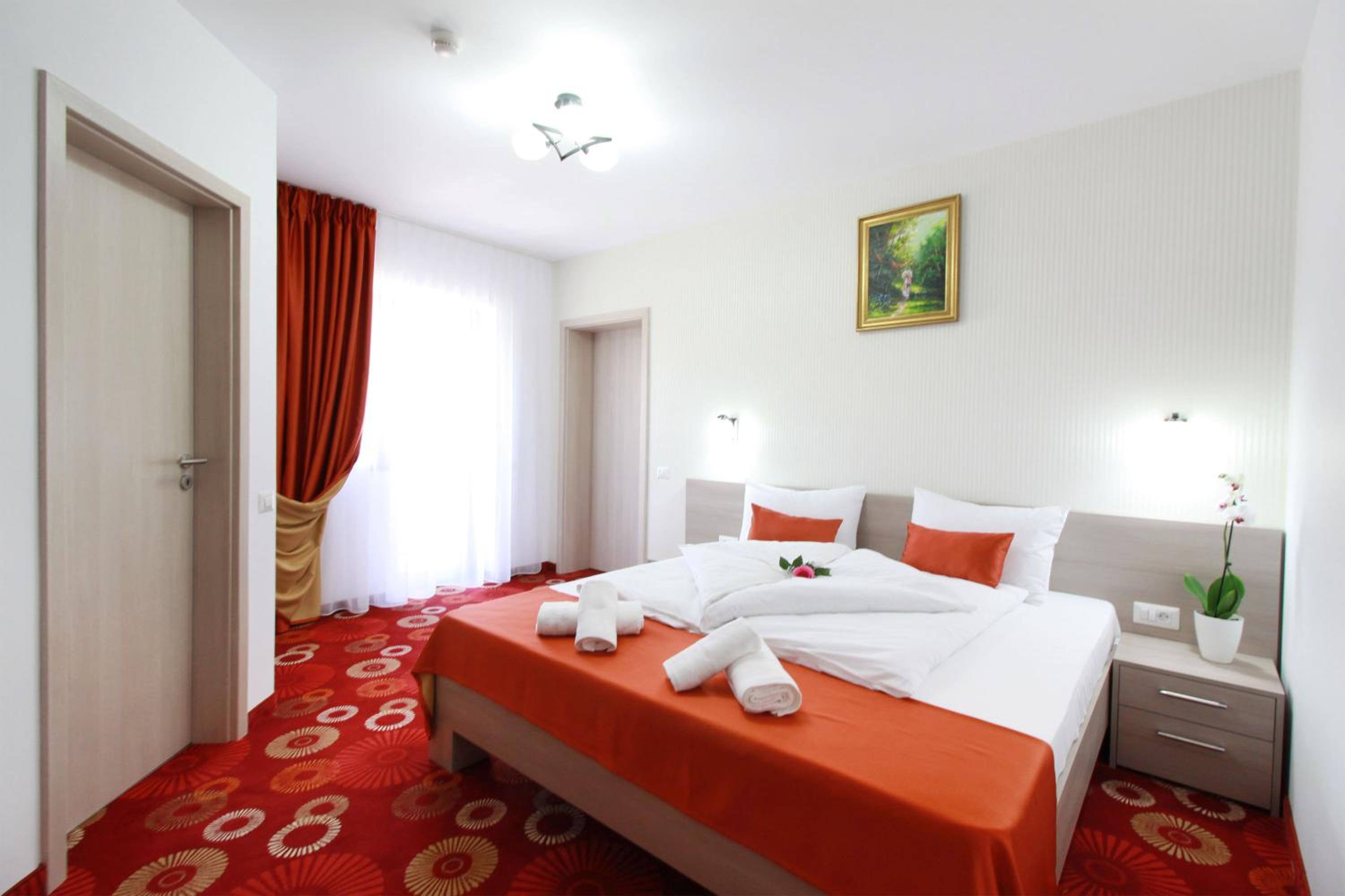 Double Room with Balcony - Photo 14