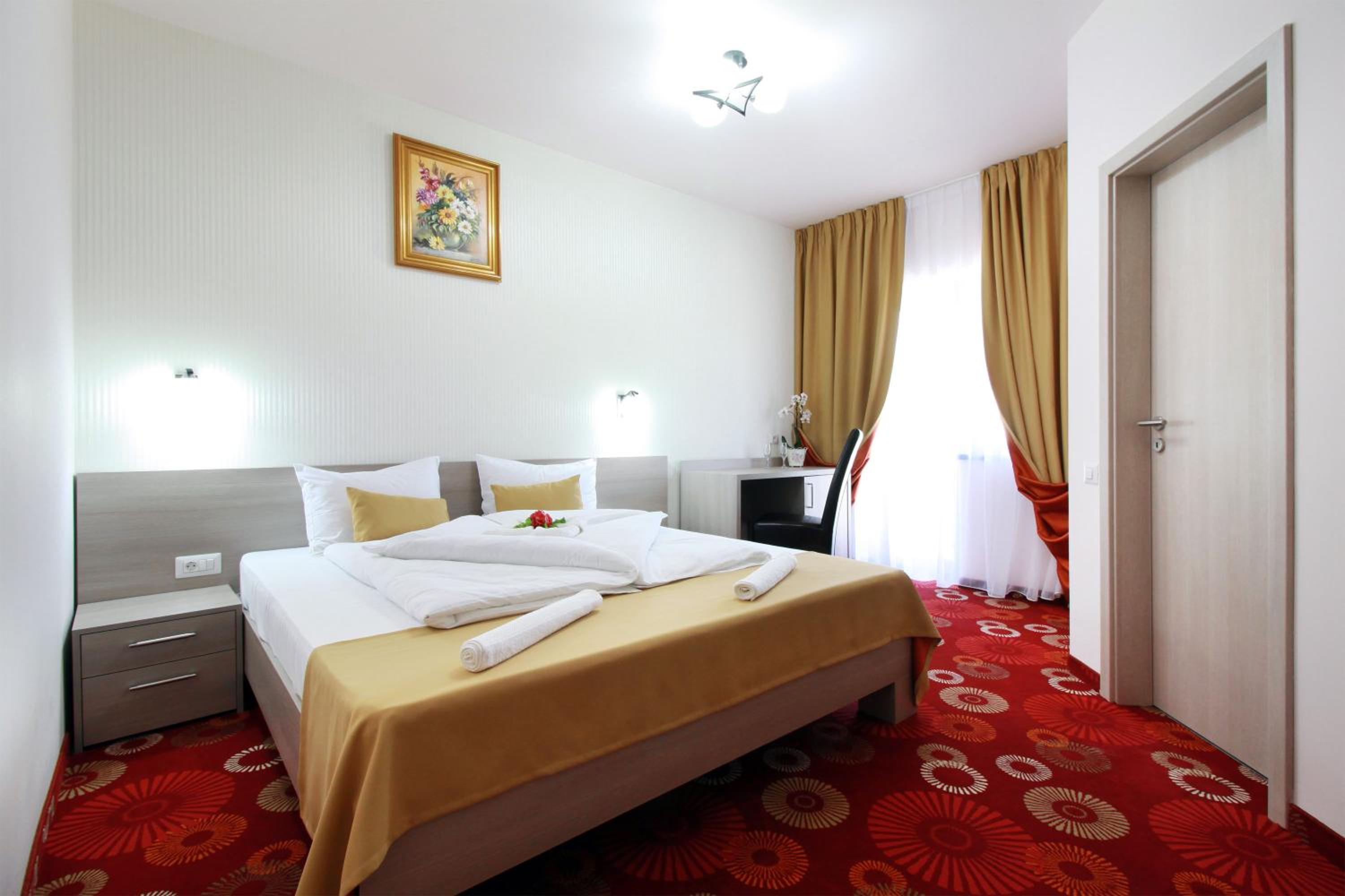 Double Room with Balcony - Photo 15
