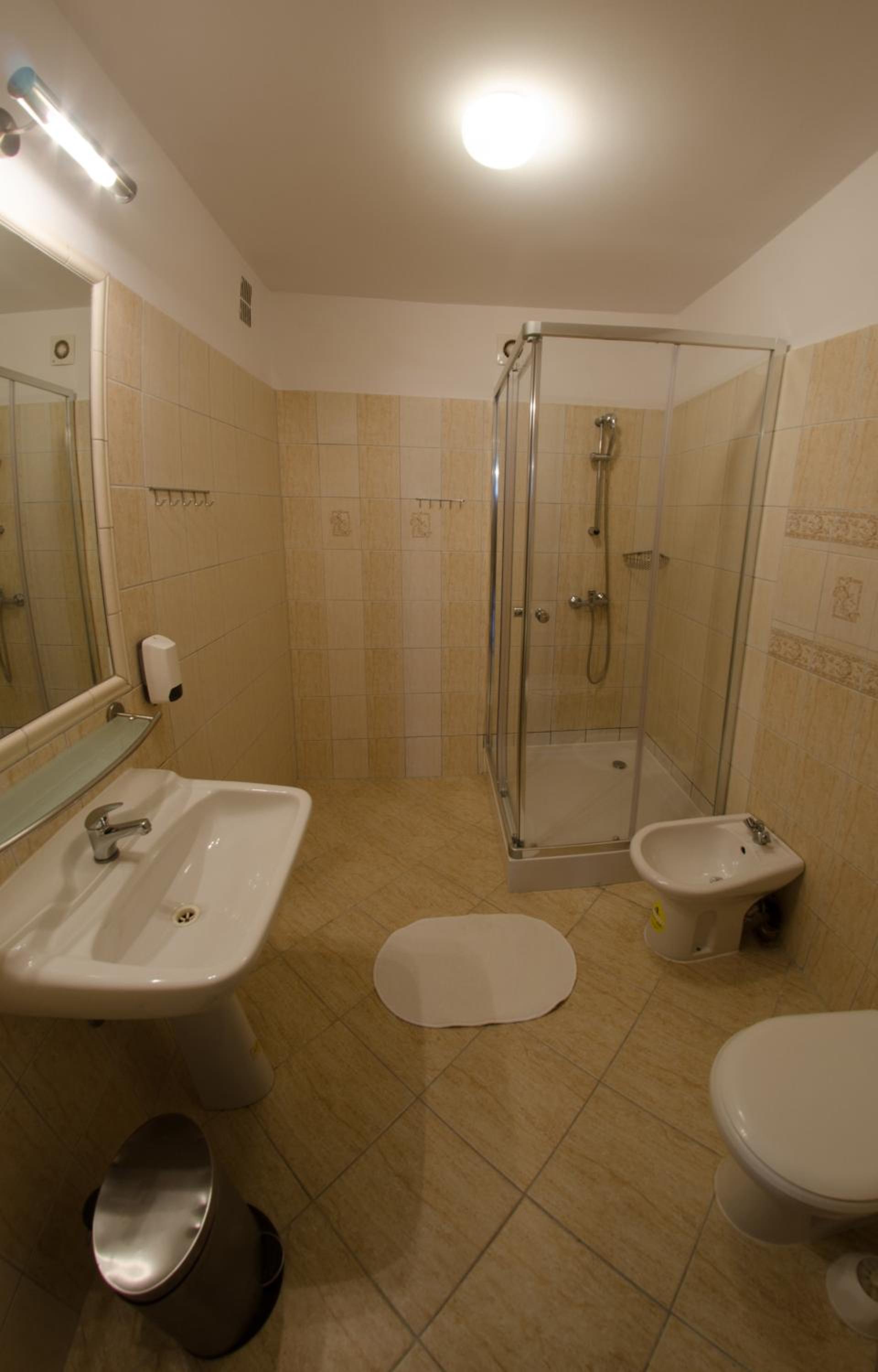 Twin Room - Photo 5