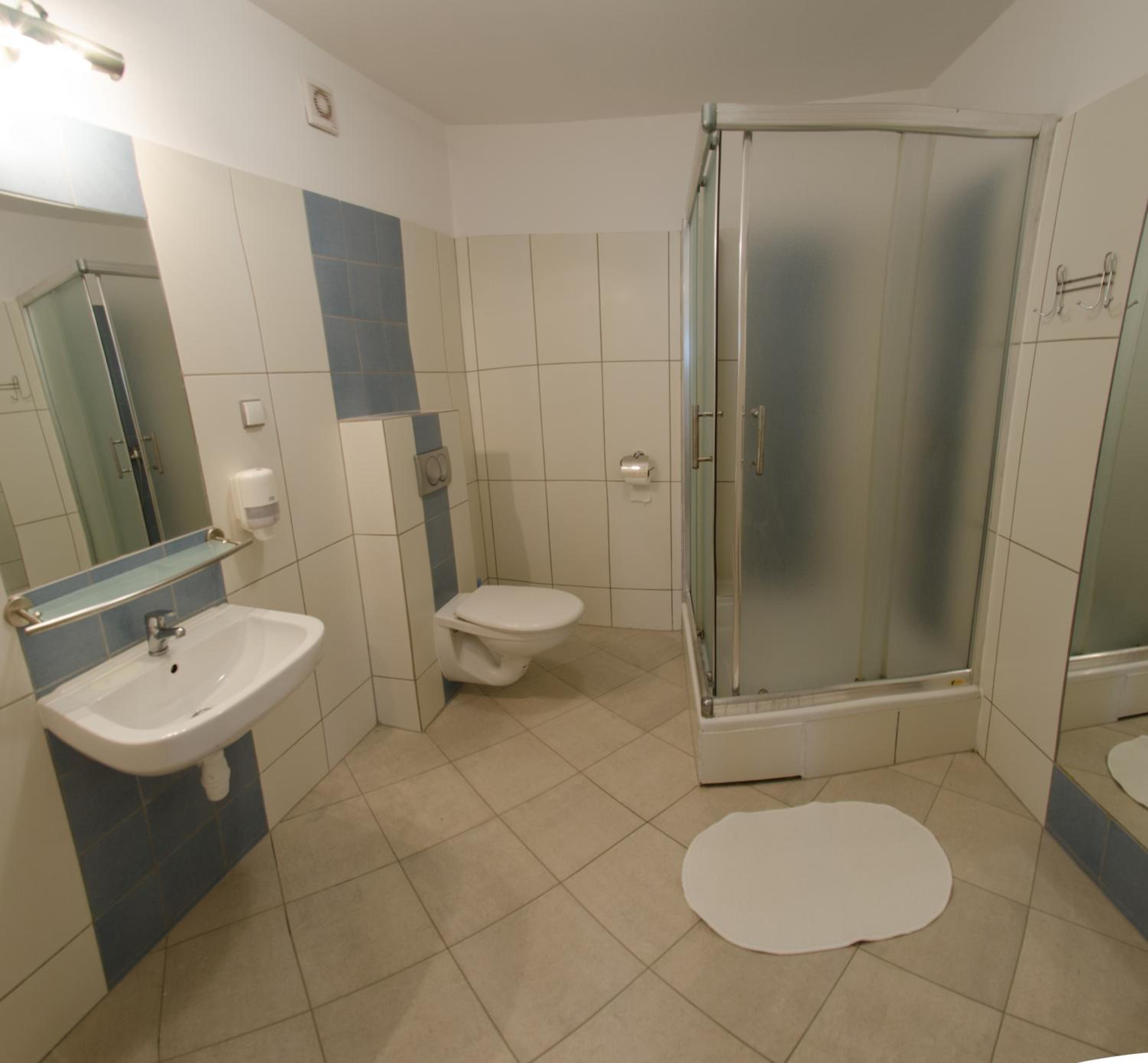 Quadruple Room - Photo 9