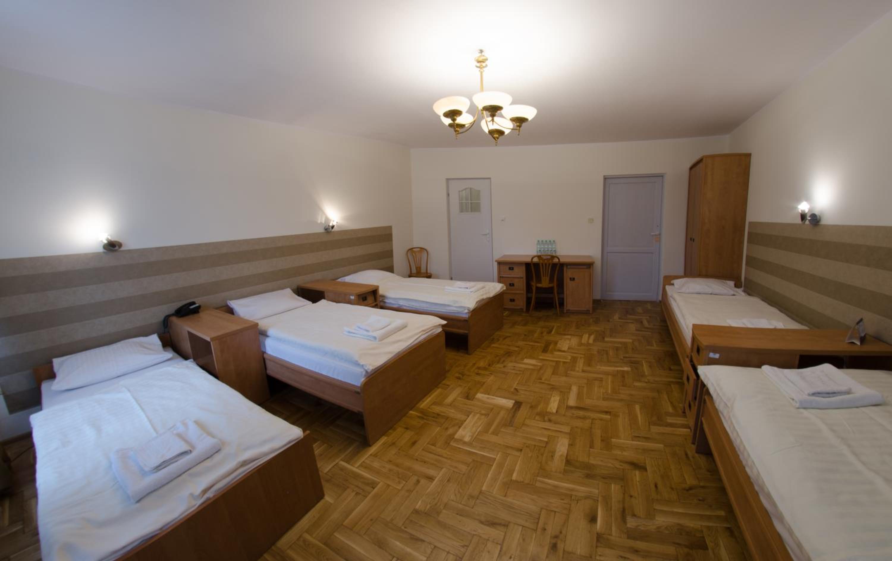 Quadruple Room - Photo 7