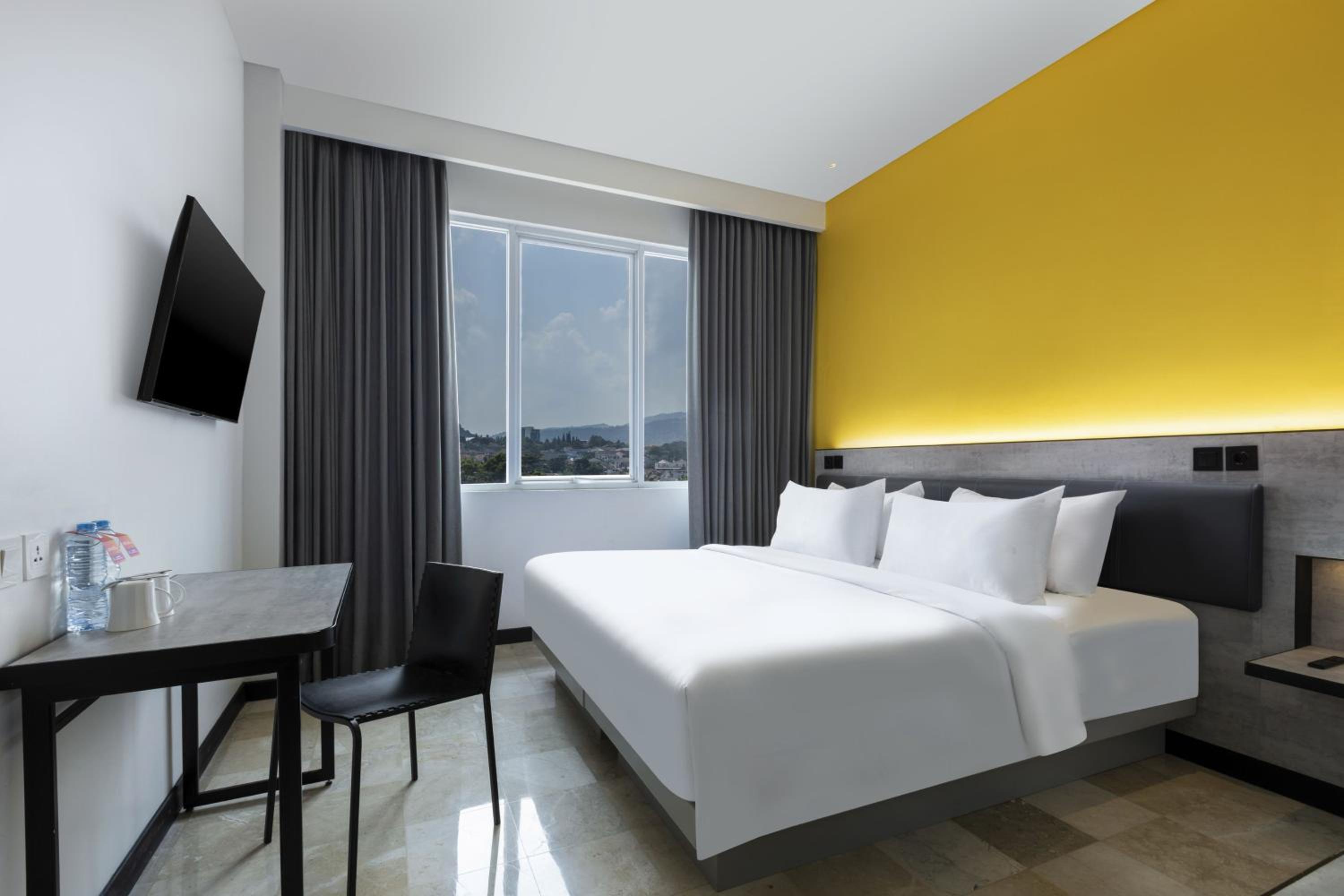 Smart Room Hollywood - Photo 2