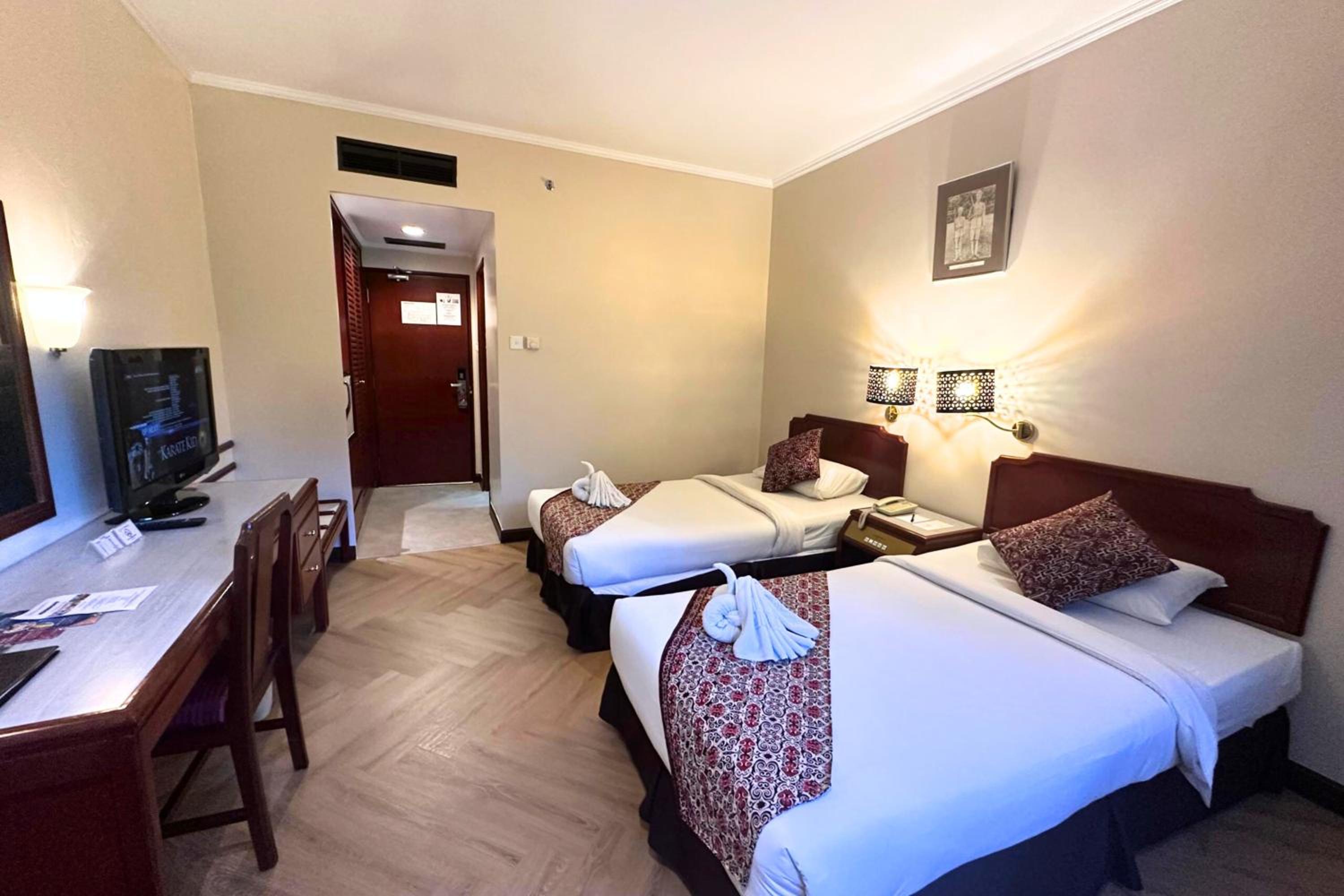 Twin Room - Non-Smoking - Photo 6