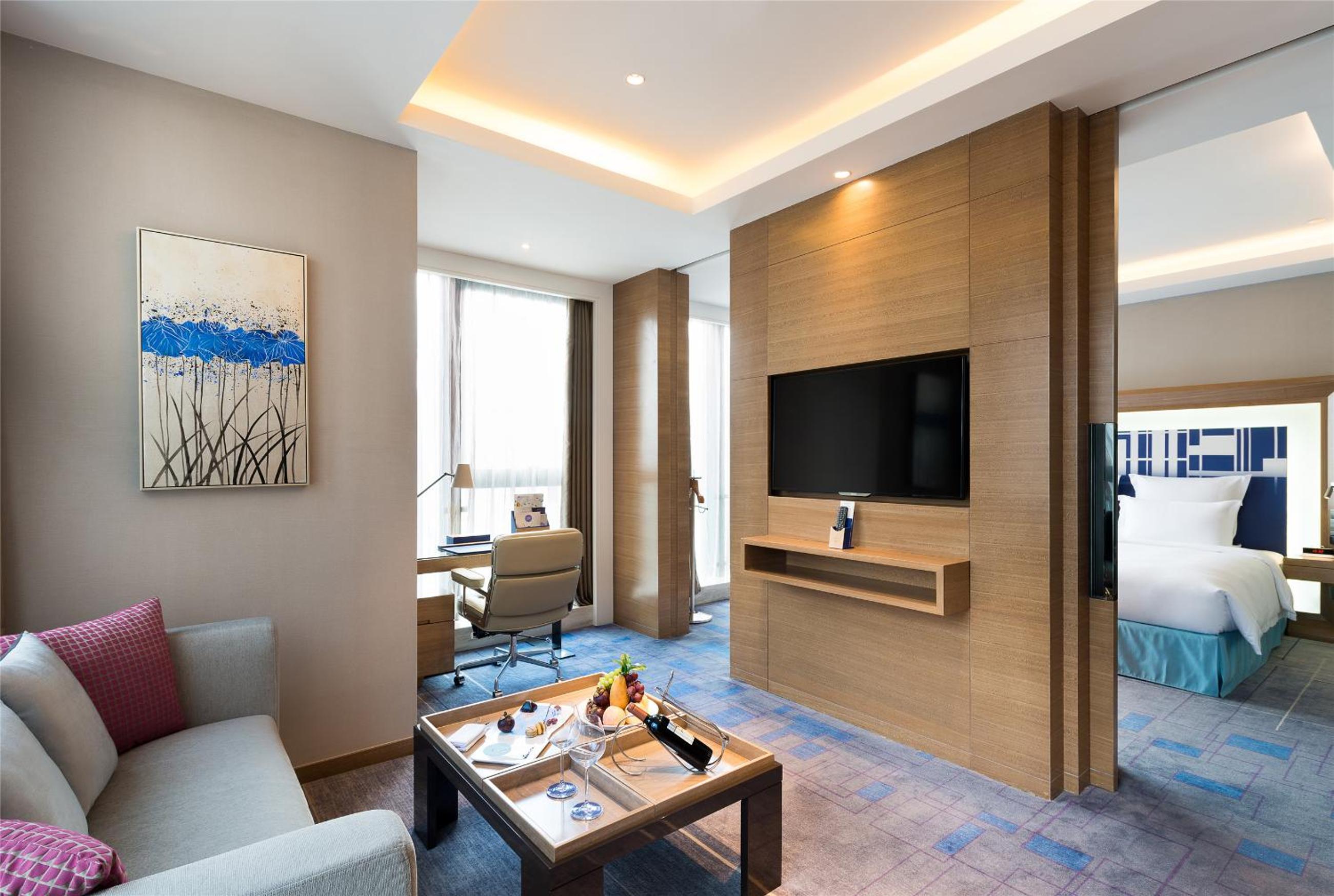 Premier Suite with 1 kingsize bed photo 3
