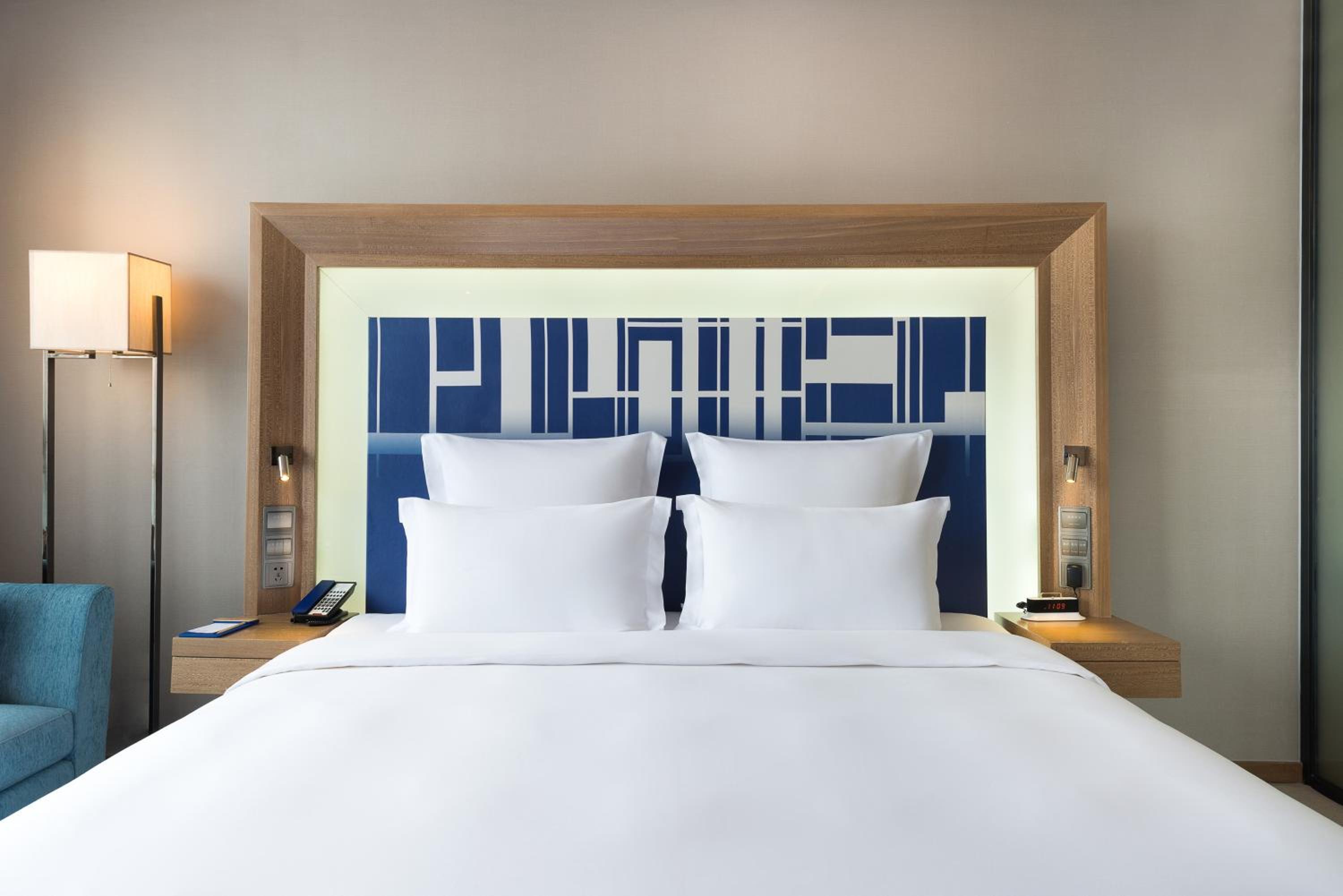 Premier Room with 1 kingsize bed photo 3