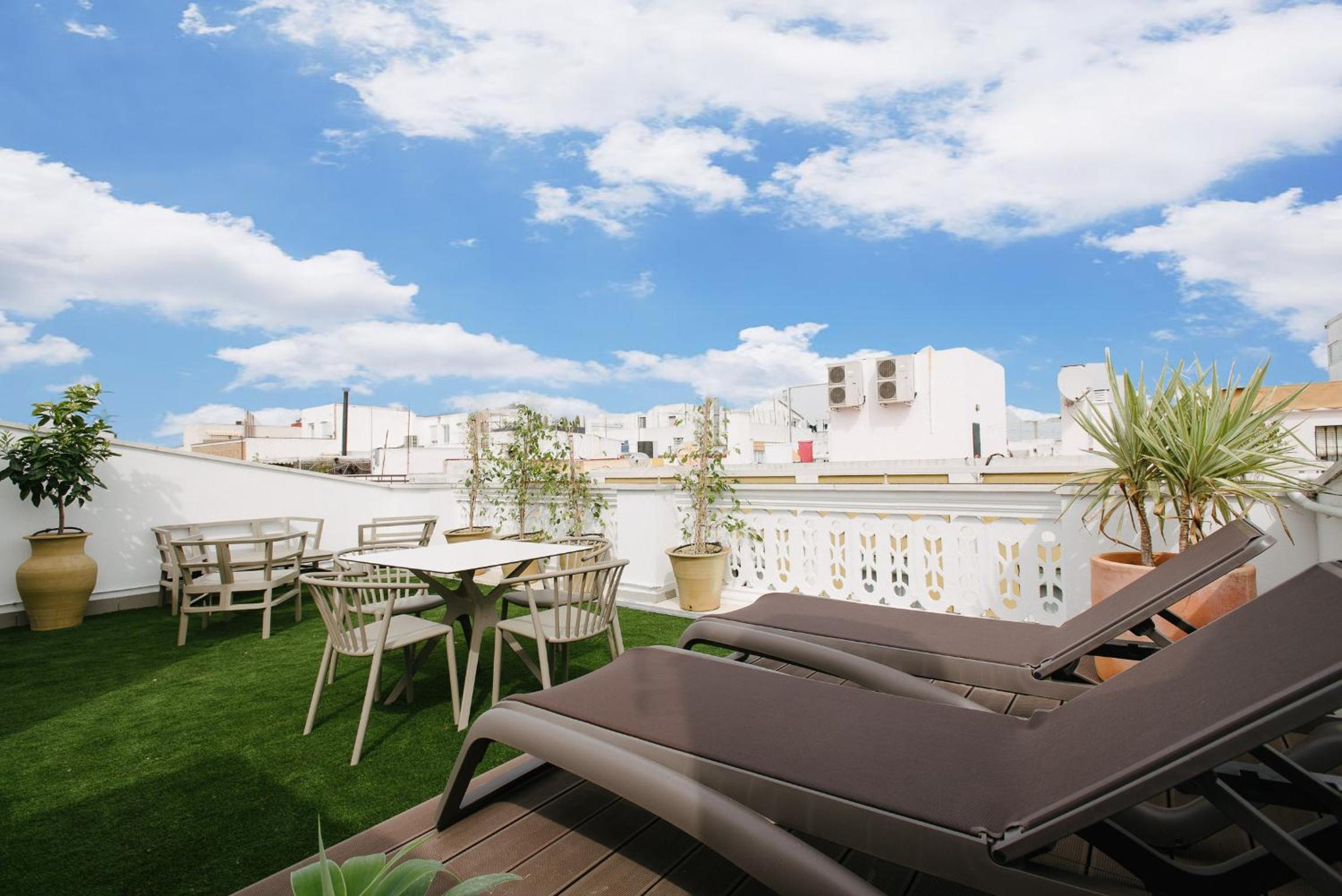 One-Bedroom Apartment with Rooftop Spa Bath