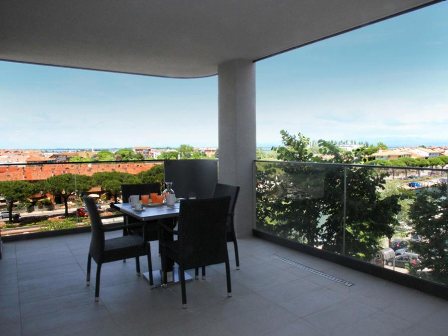 One-Bedroom Apartment with Sea View photo 2