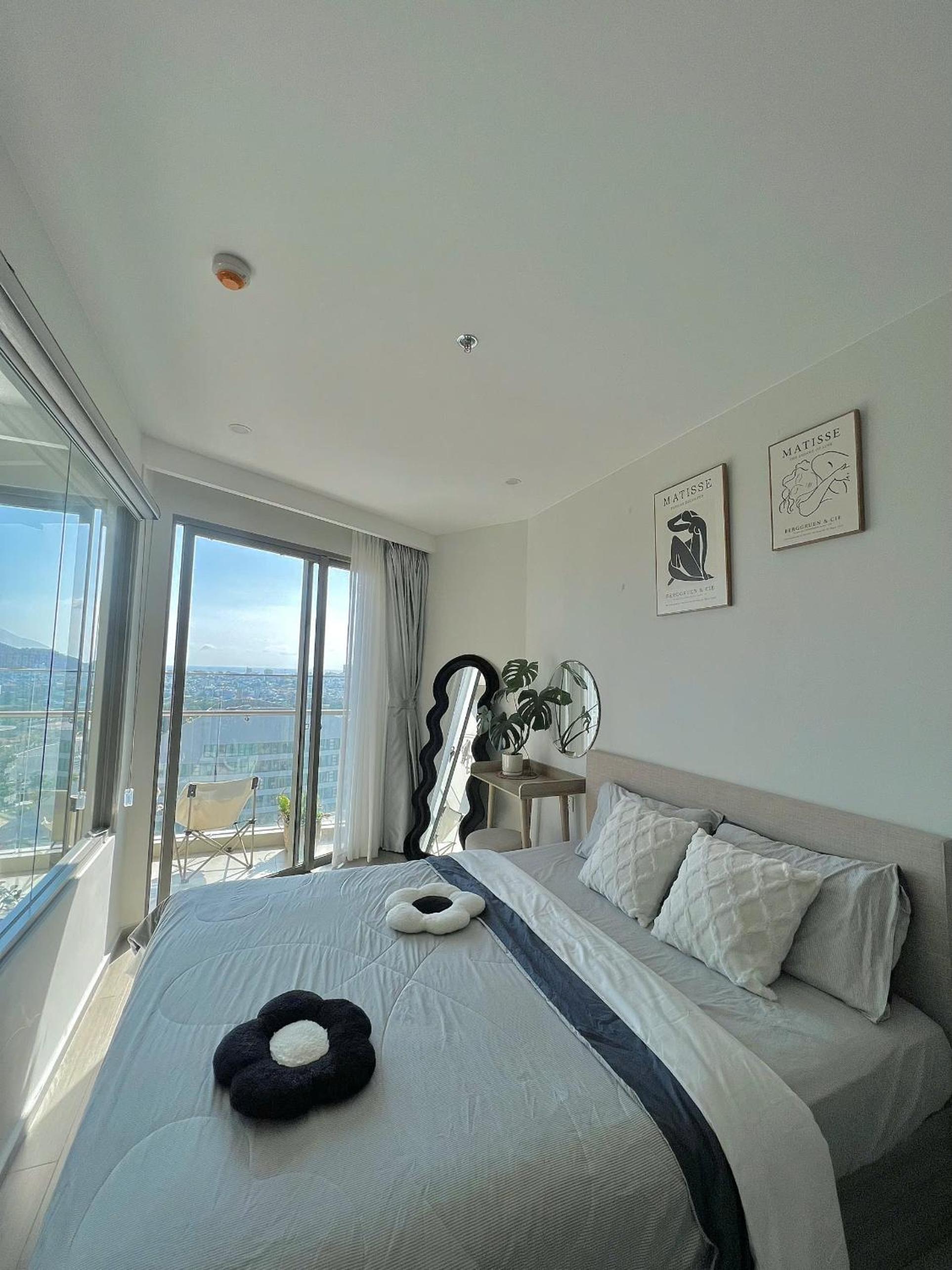 Three-Bedroom Deluxe Apartment