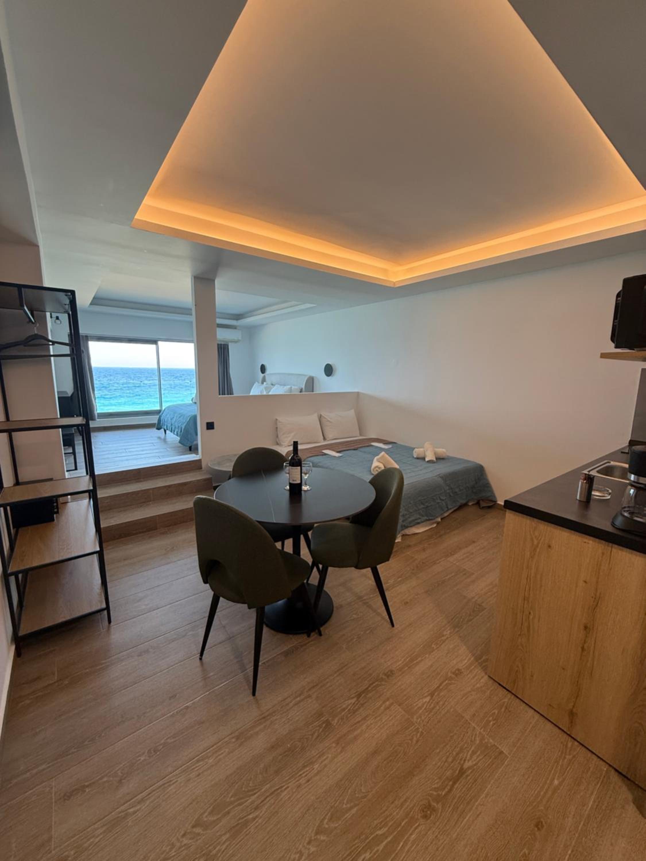 One-Bedroom Apartment with Sea View photo 3