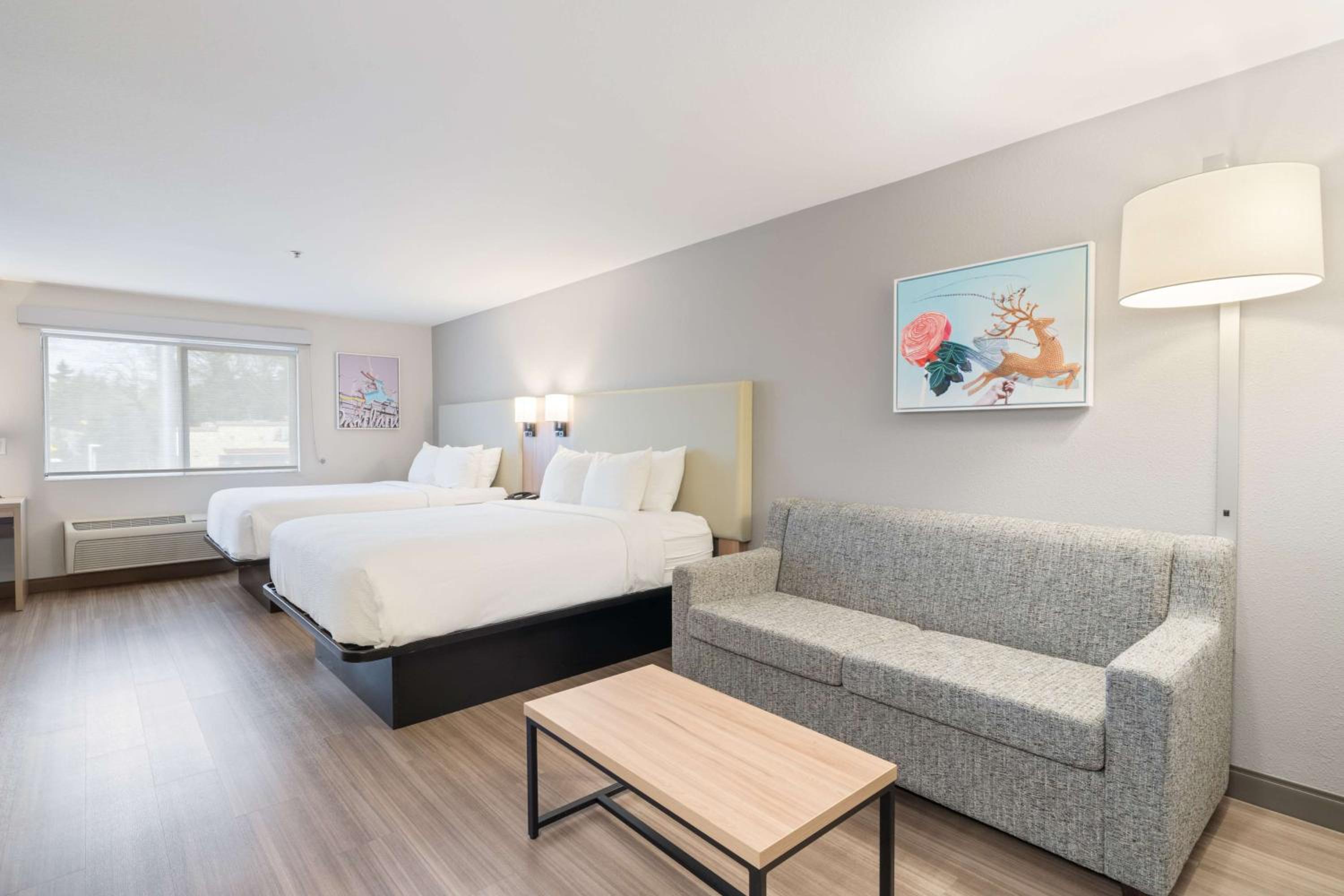Family King Suite with Two Queen Beds  - Photo 2