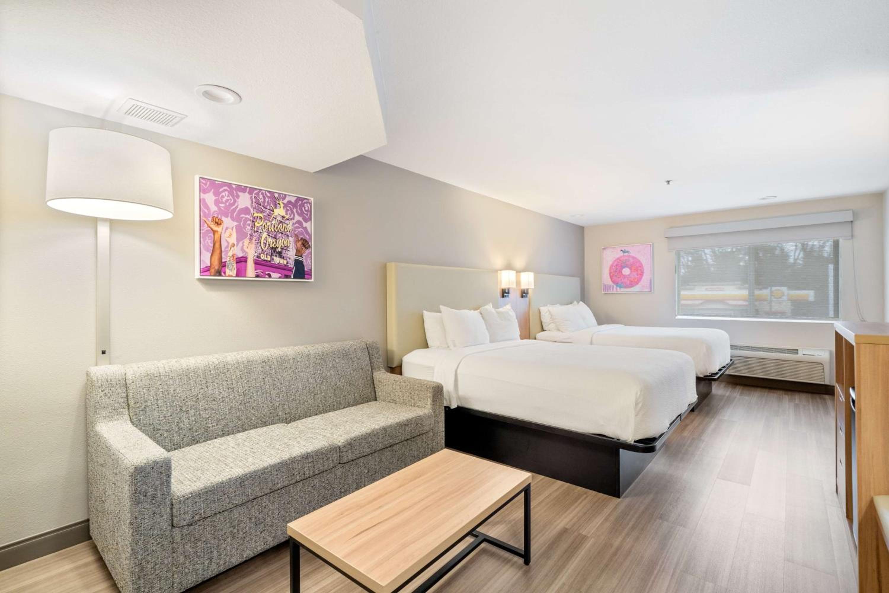 Family King Suite with Two Queen Beds  - Photo 4