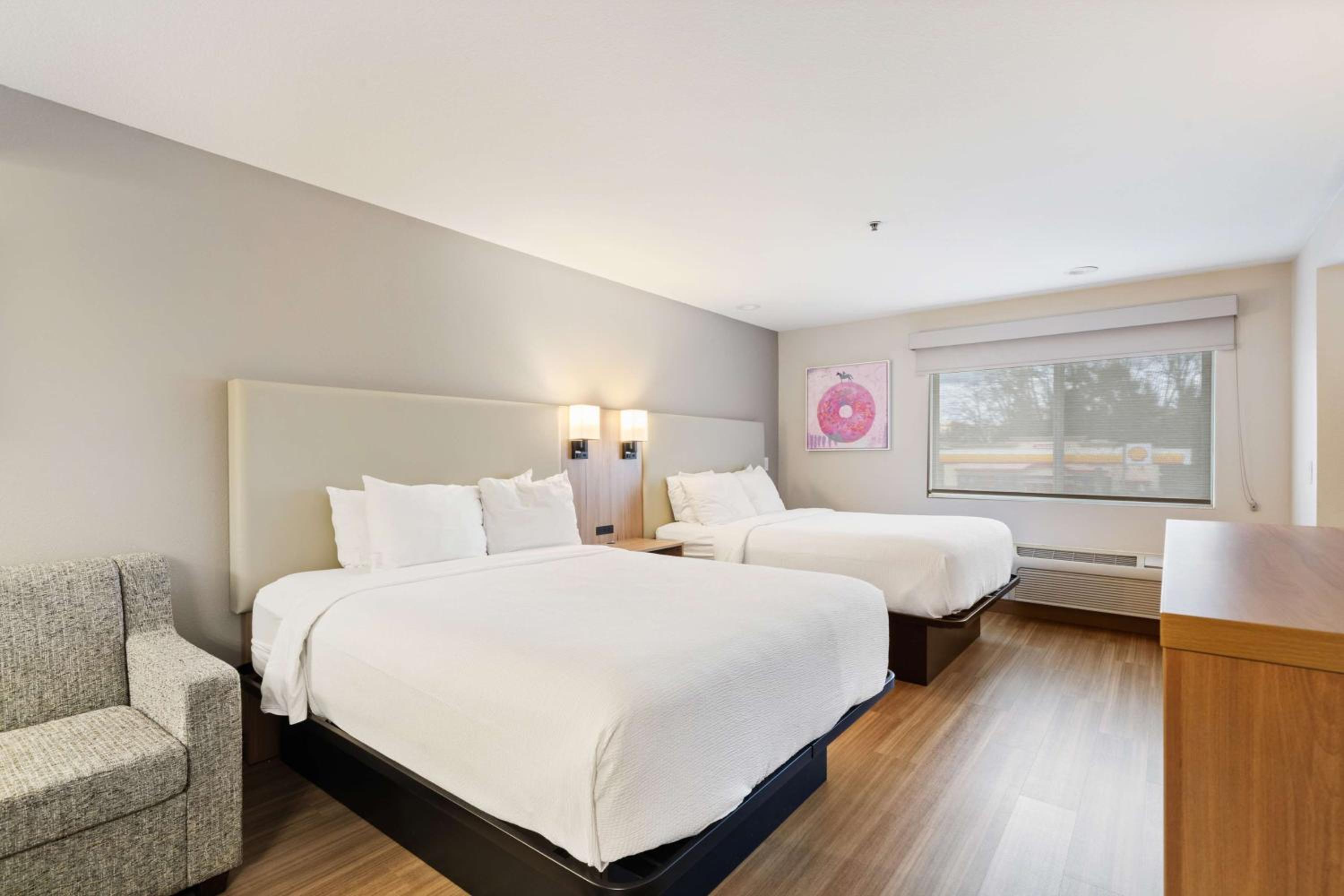 Family King Suite with Two Queen Beds  - Photo 8