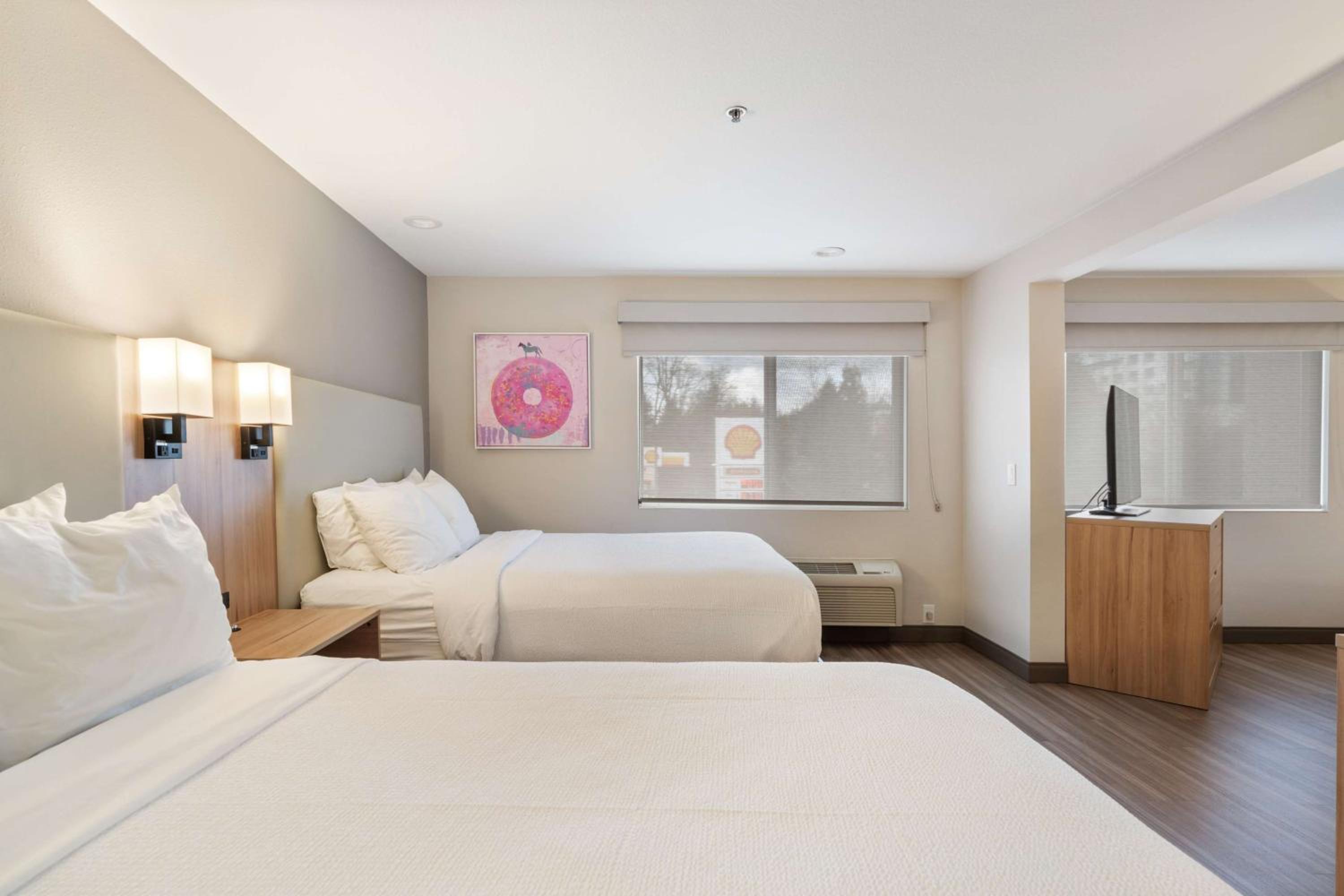 Family King Suite with Two Queen Beds  - Photo 9