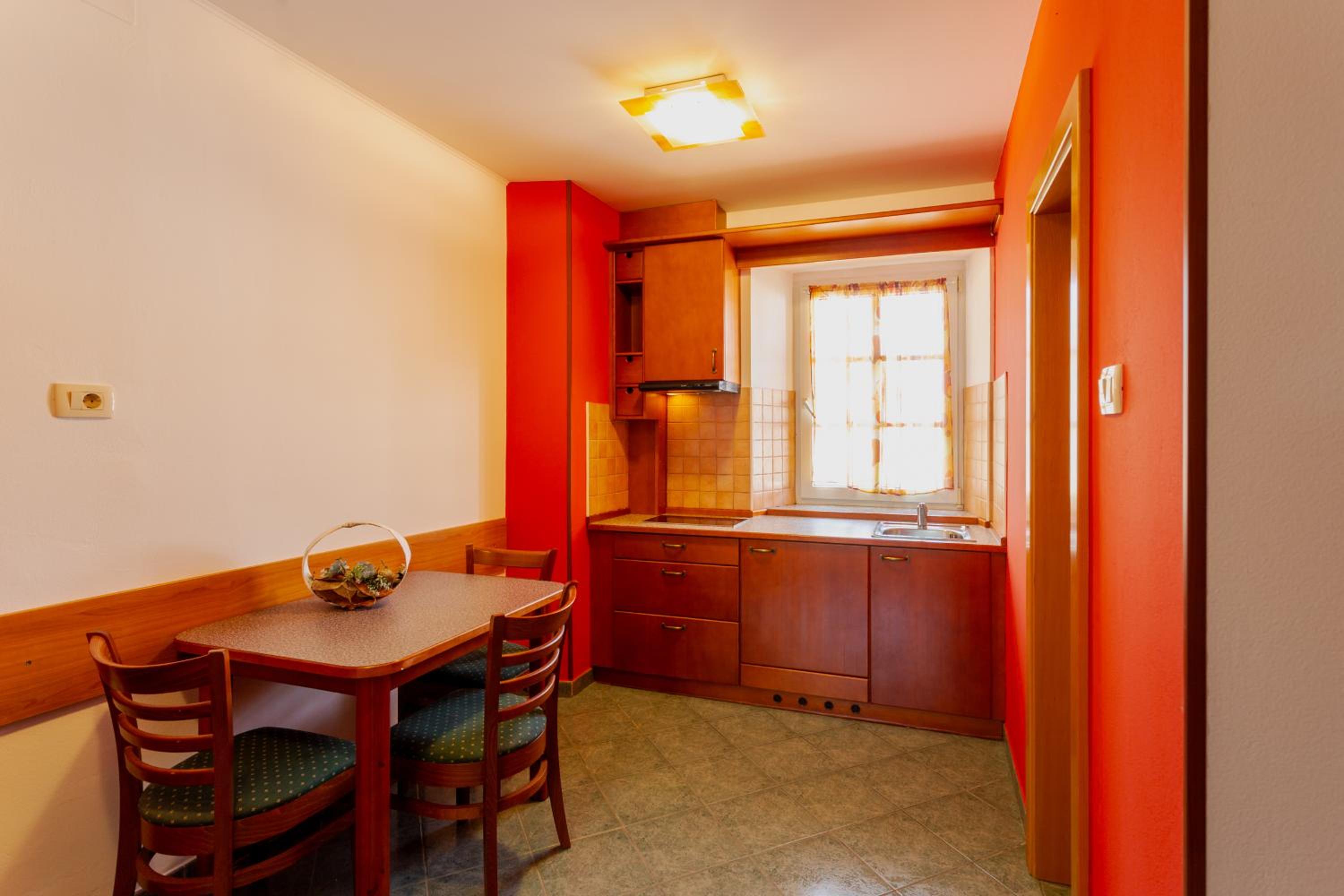 One-Bedroom Apartment photo 1