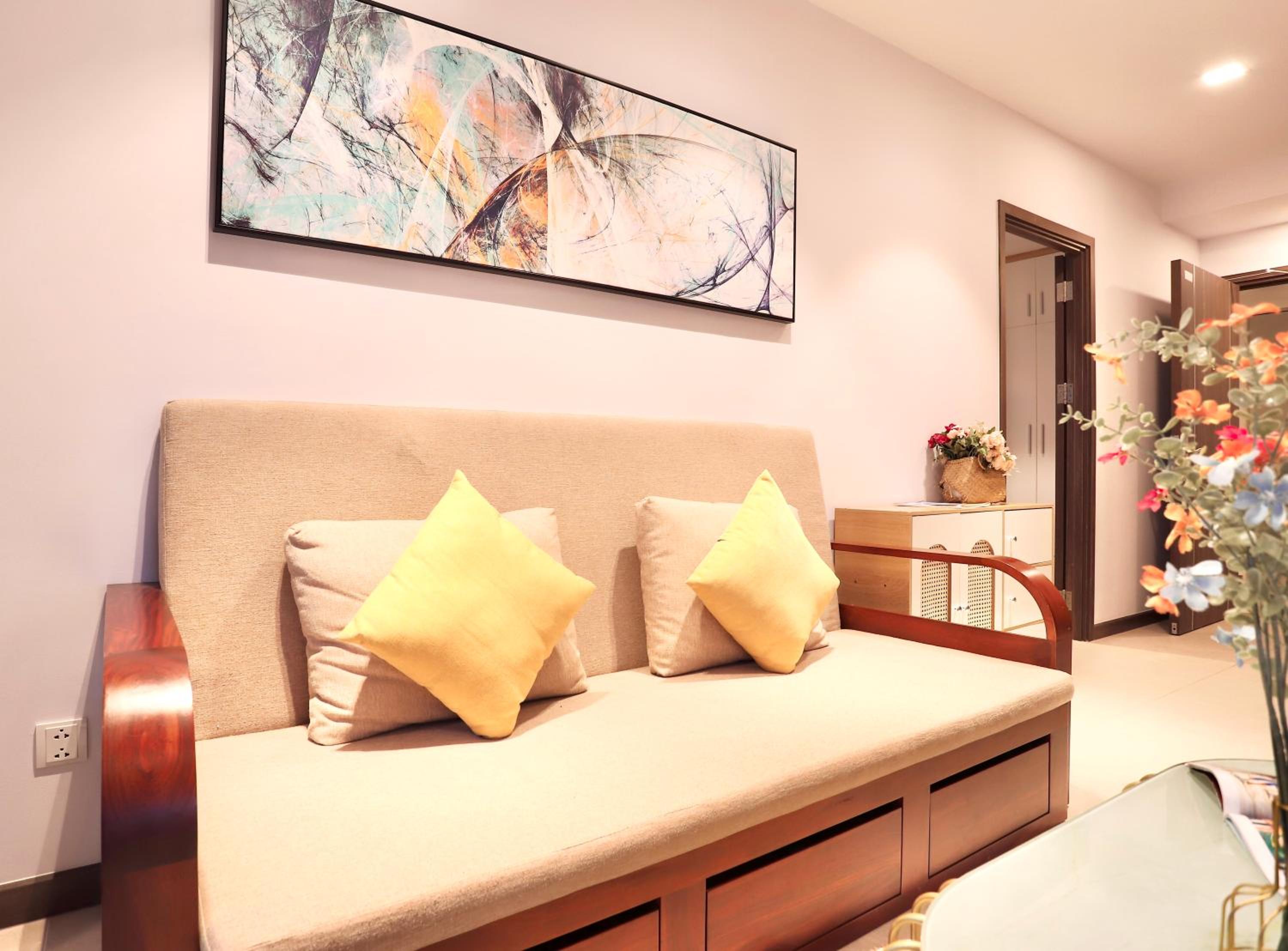 Two-Bedroom Deluxe Apartment - Photo 3