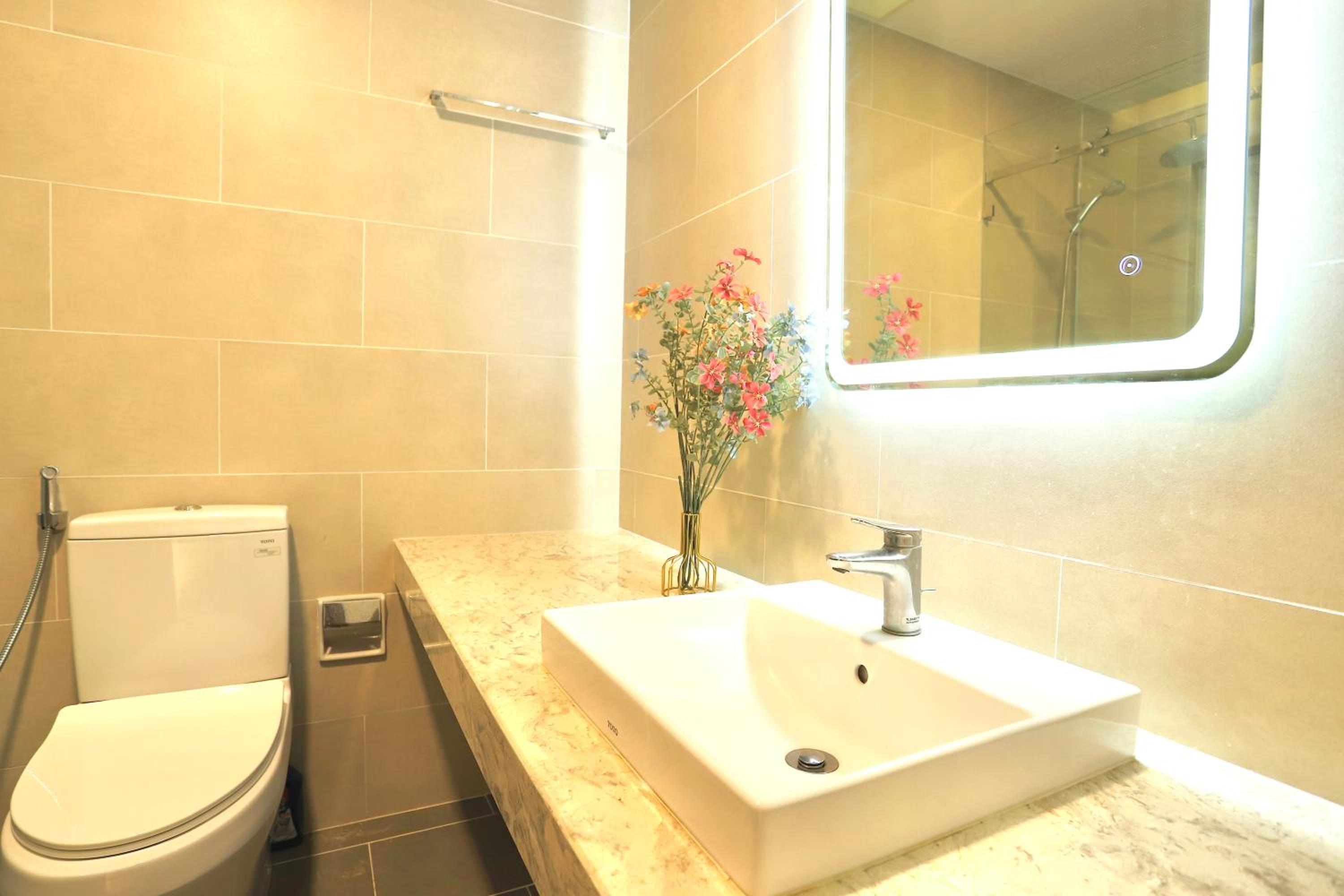 Two-Bedroom Deluxe Apartment - Photo 2