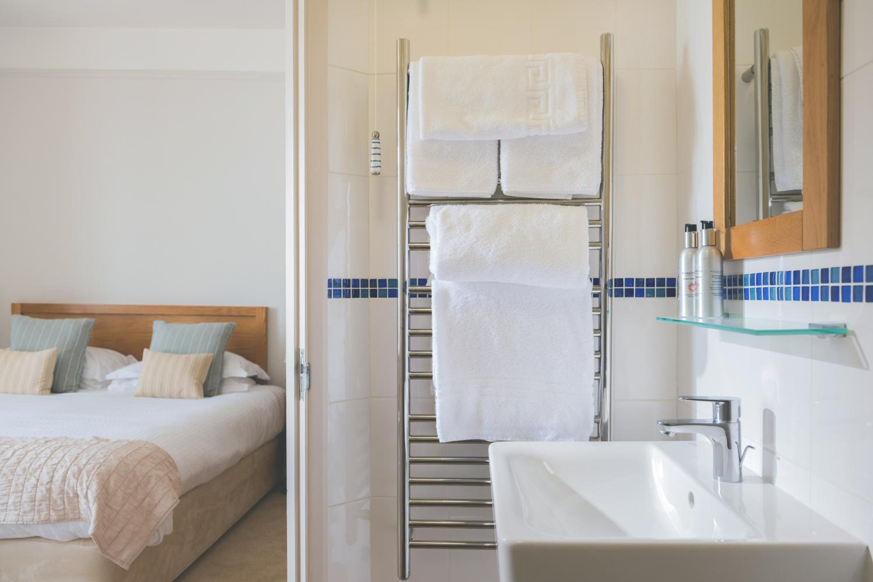 Double Room - Photo 7