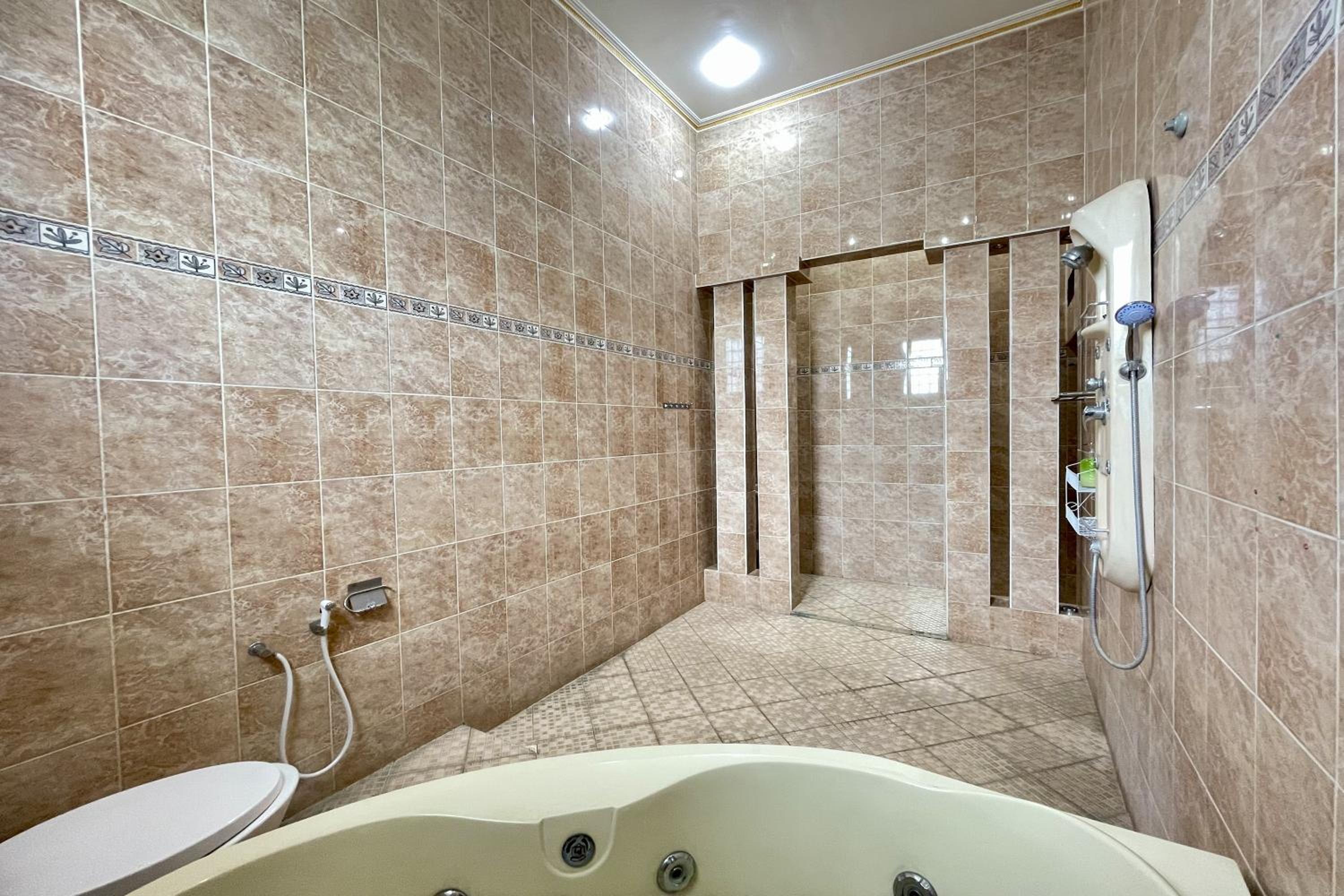 Suite - Photo 2