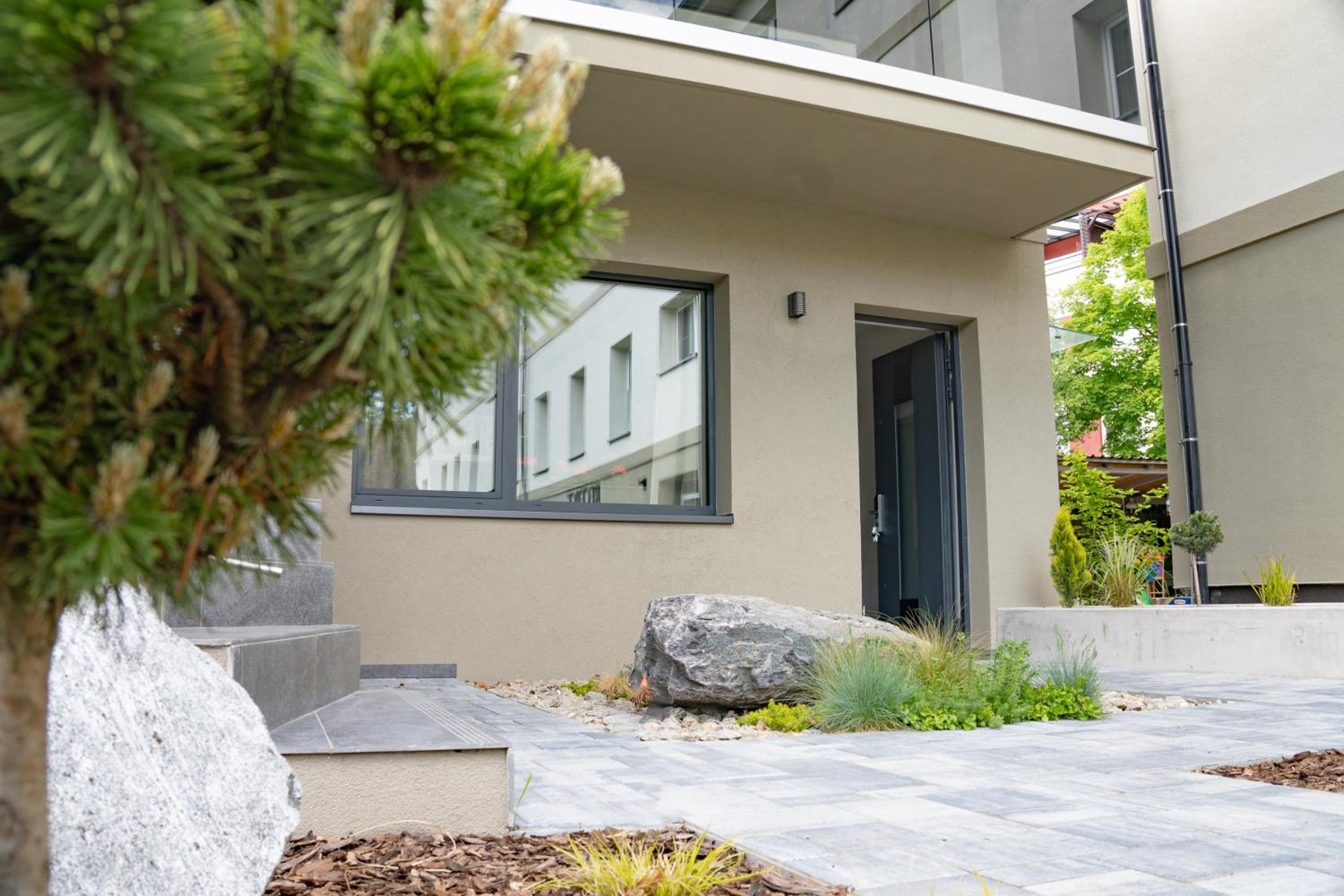 Deluxe Two-Bedroom Apartment with Garden View