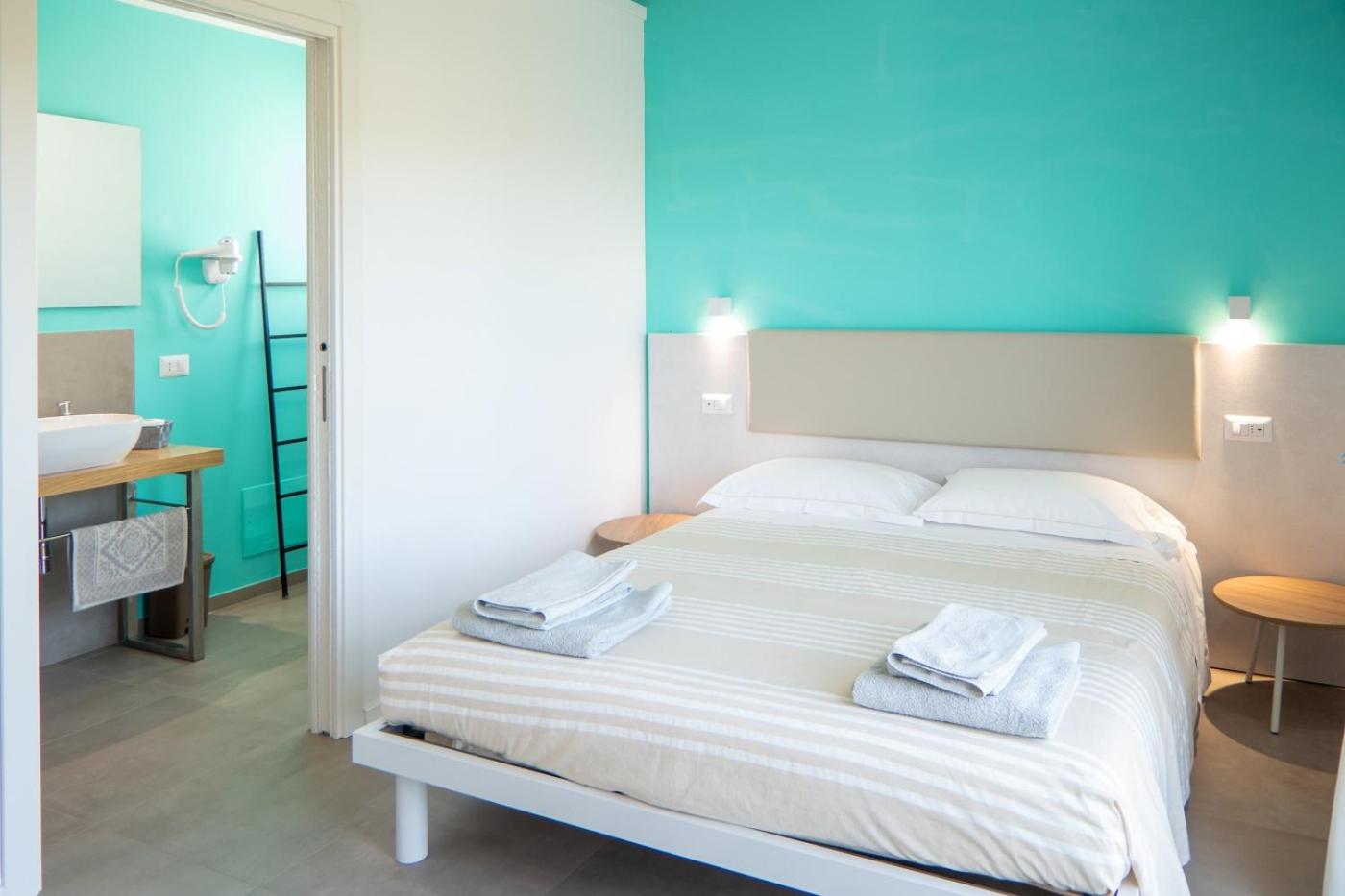 Queen Room with Balcony photo 2