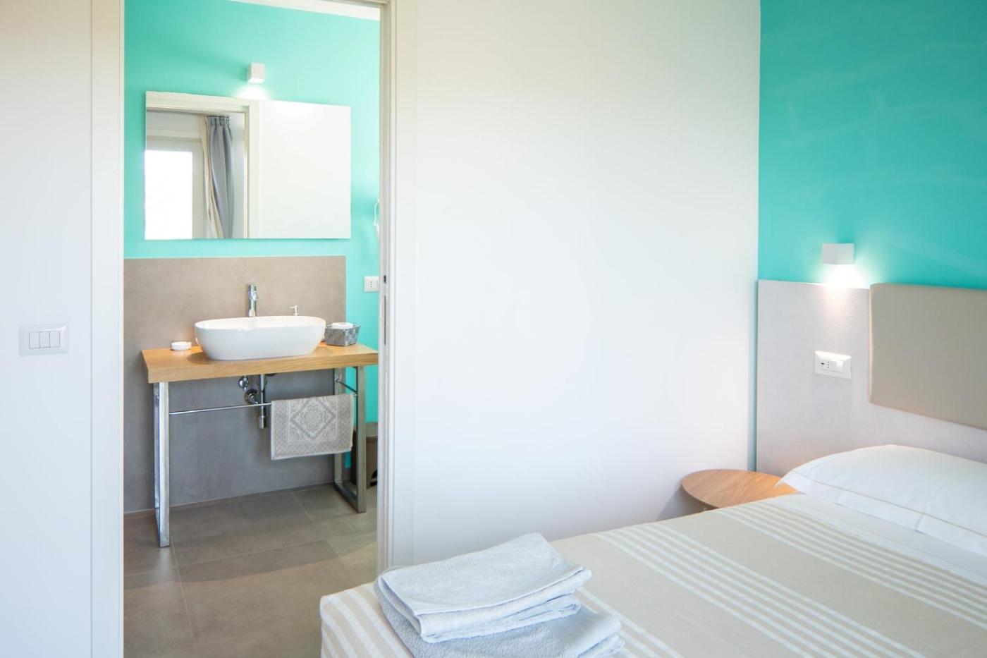Queen Room with Balcony photo 3