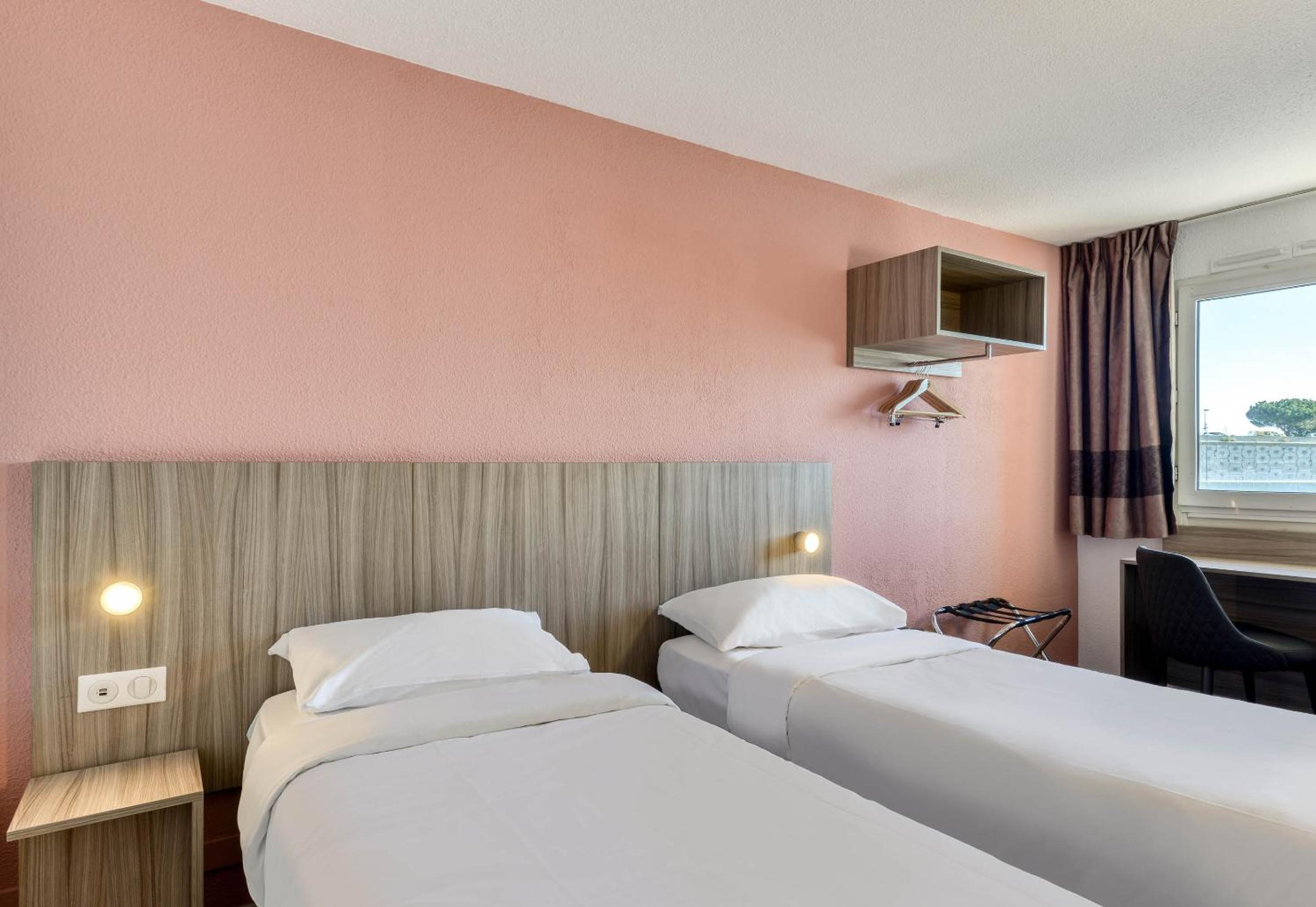 Twin Room - Photo 4