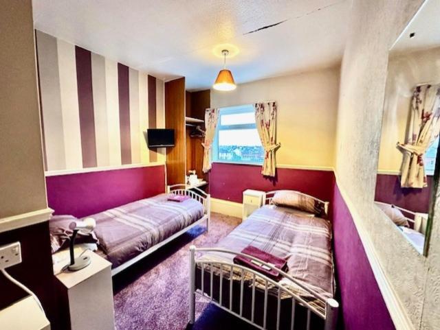 Budget Twin Room - Photo 1