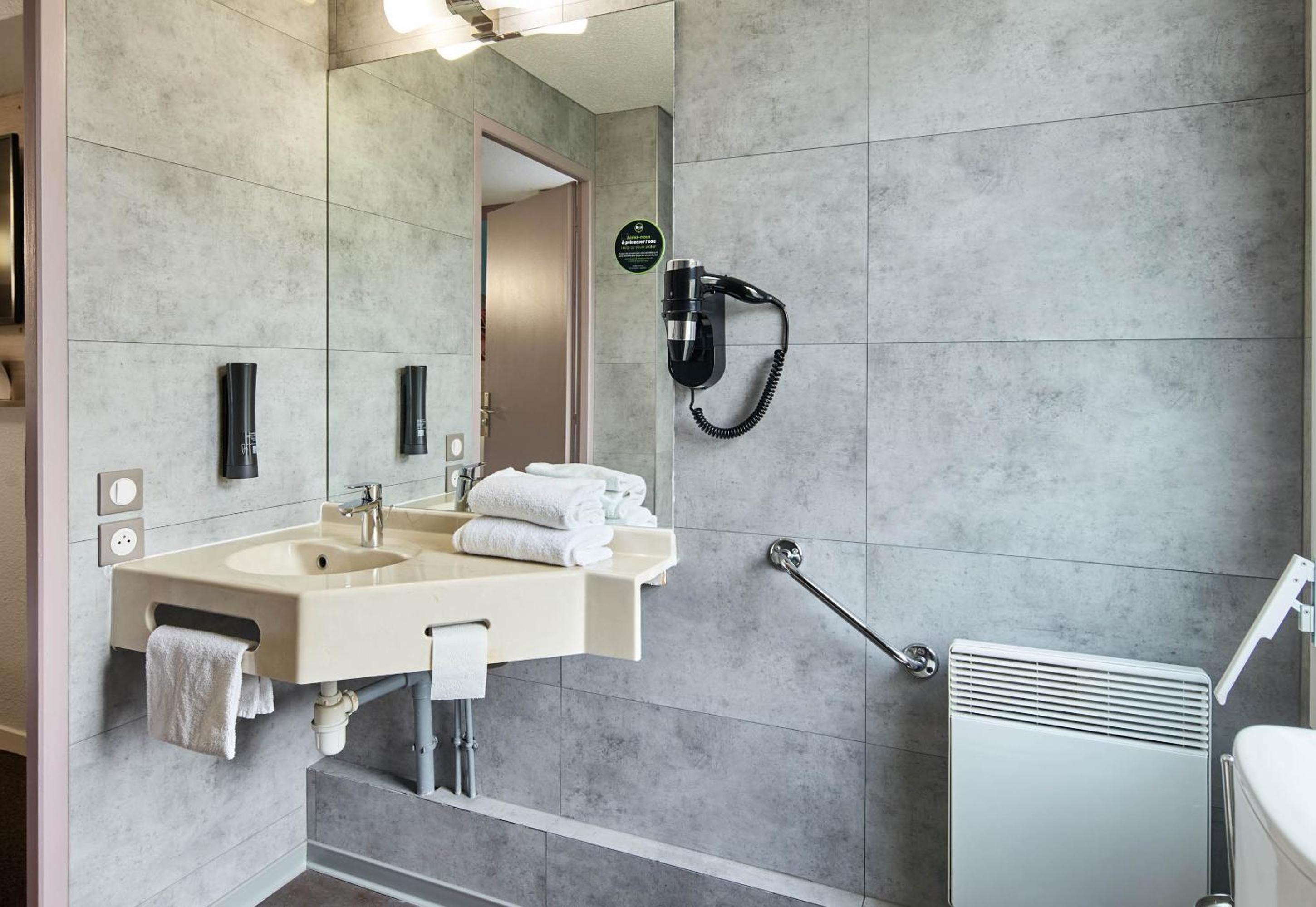 Double Room - Disability Access - Photo 16