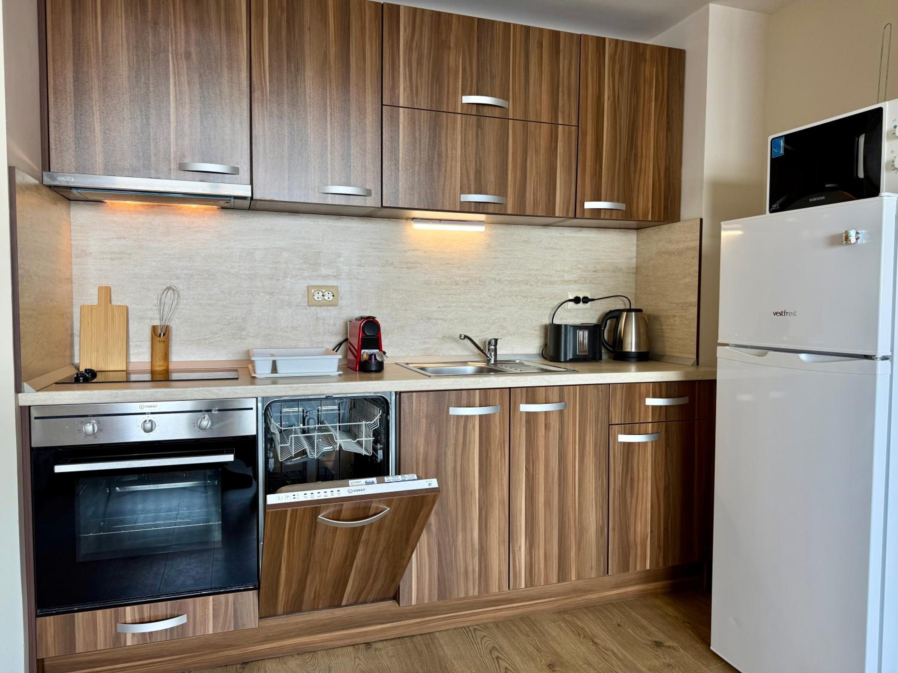Two-Bedroom Apartment with Balcony and Sea View photo 2