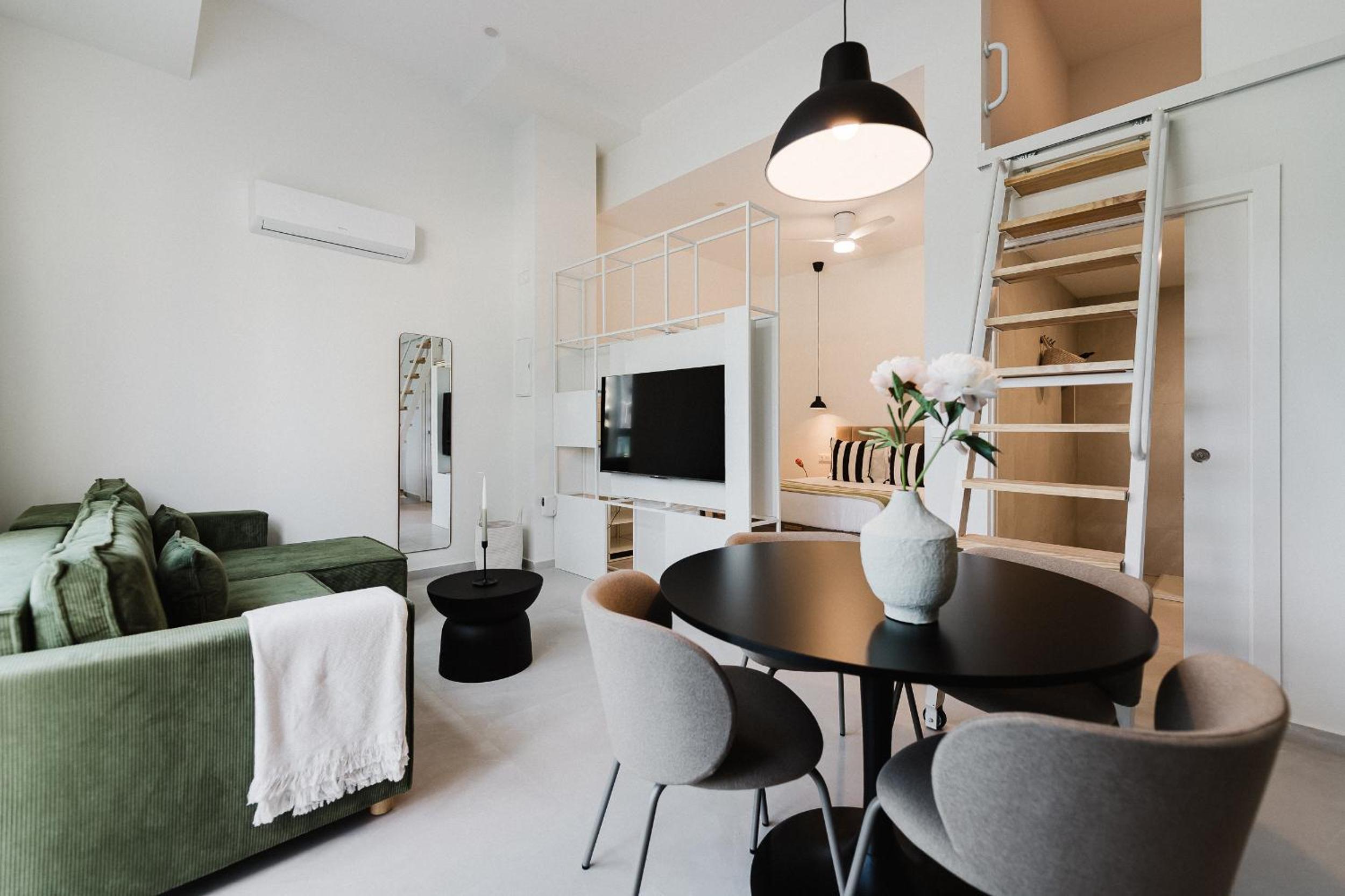 Deluxe Two-Bedroom Apartment with Garden View