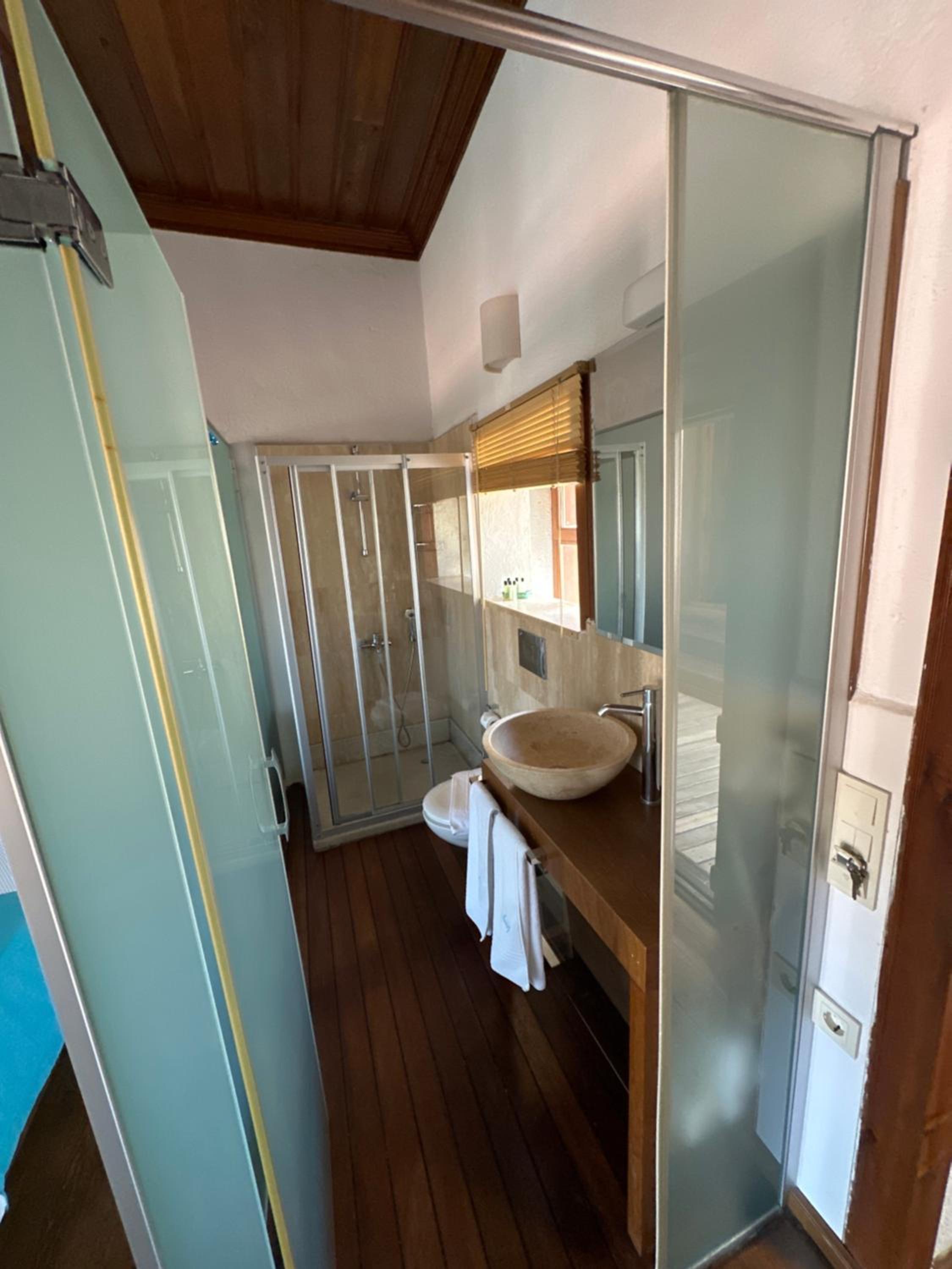 Deluxe Double Room with Side Sea View photo 3