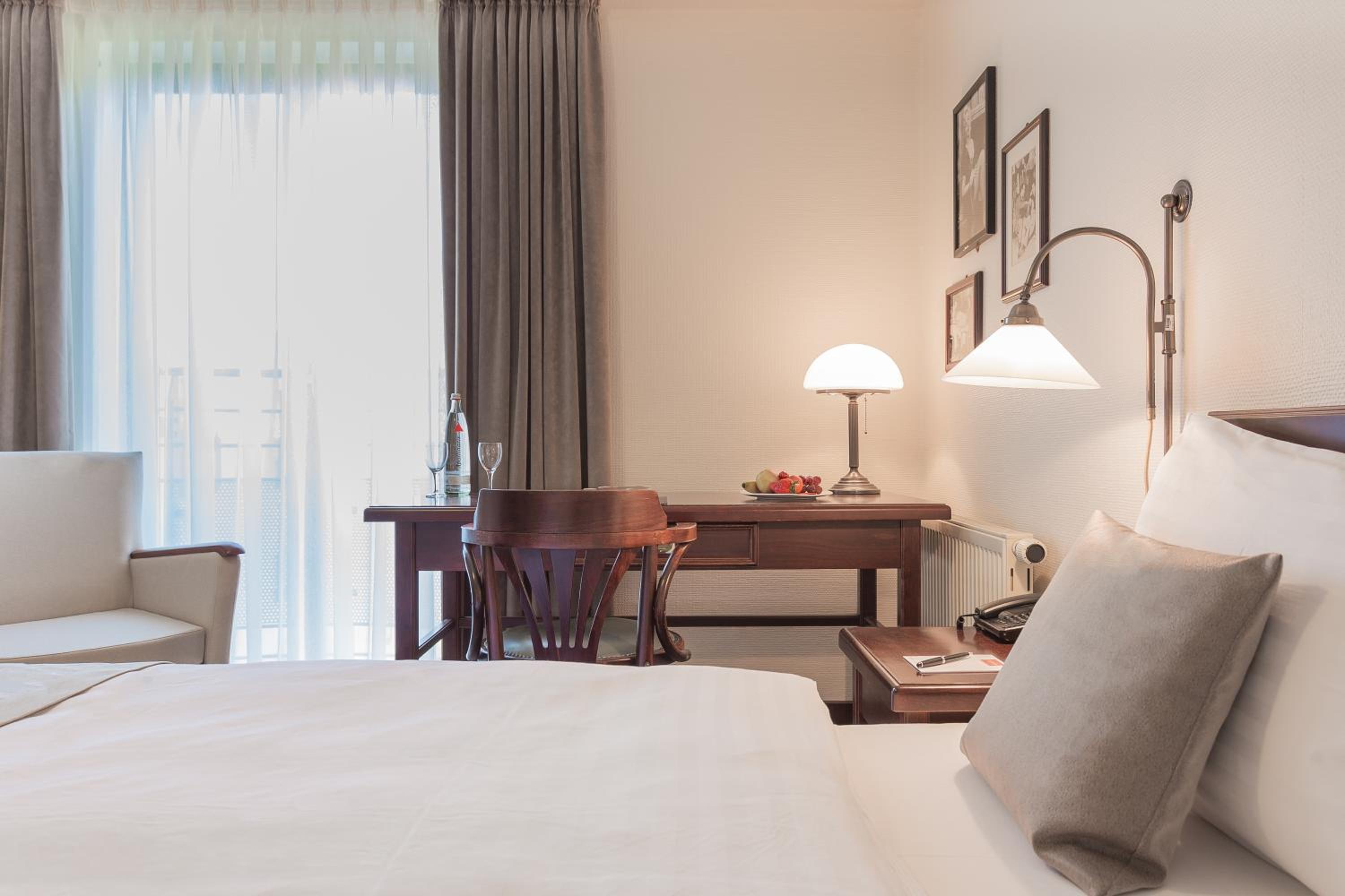 Standard Twin Room - Photo 4