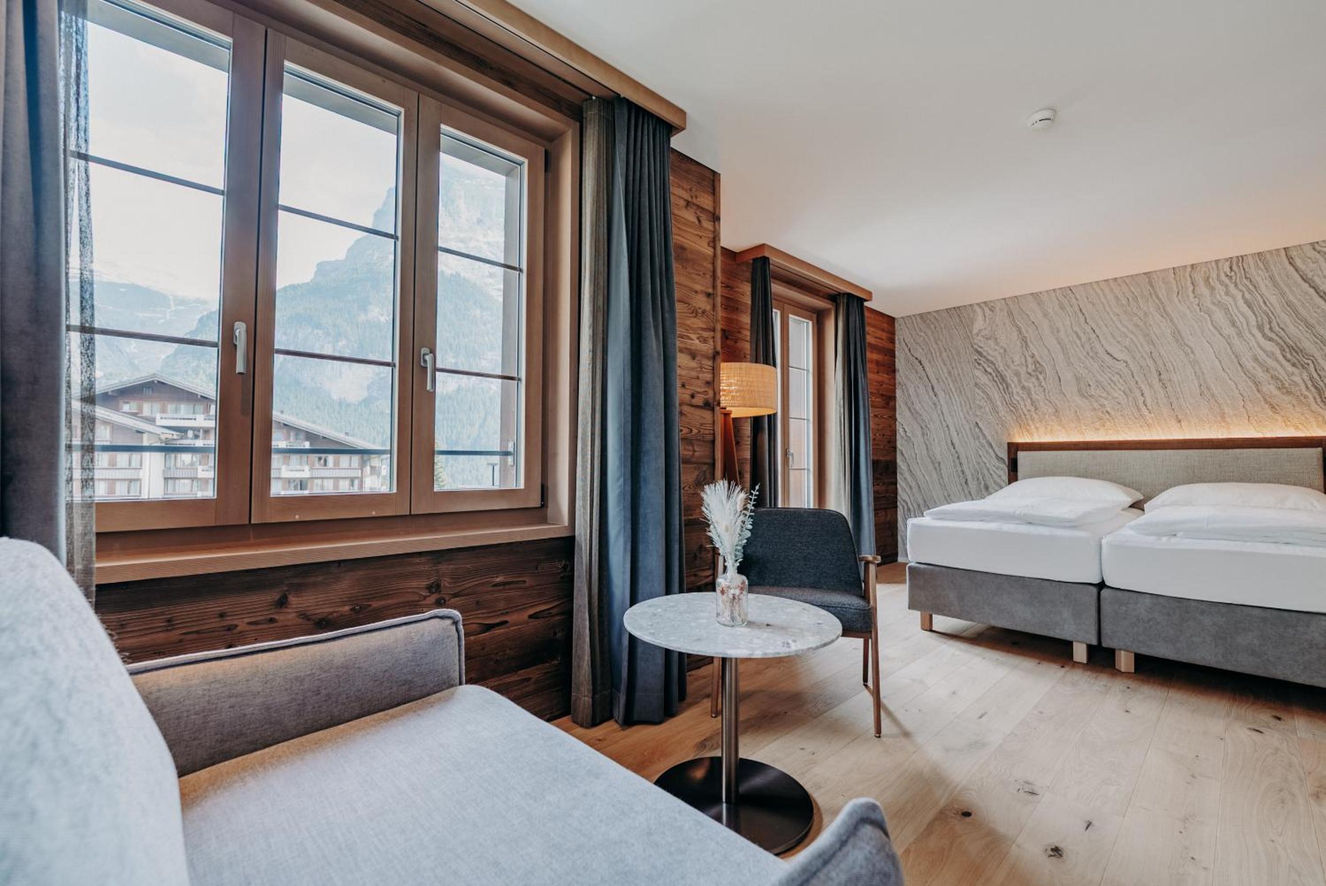 Chalet Twin Room with Balcony and Mountain View