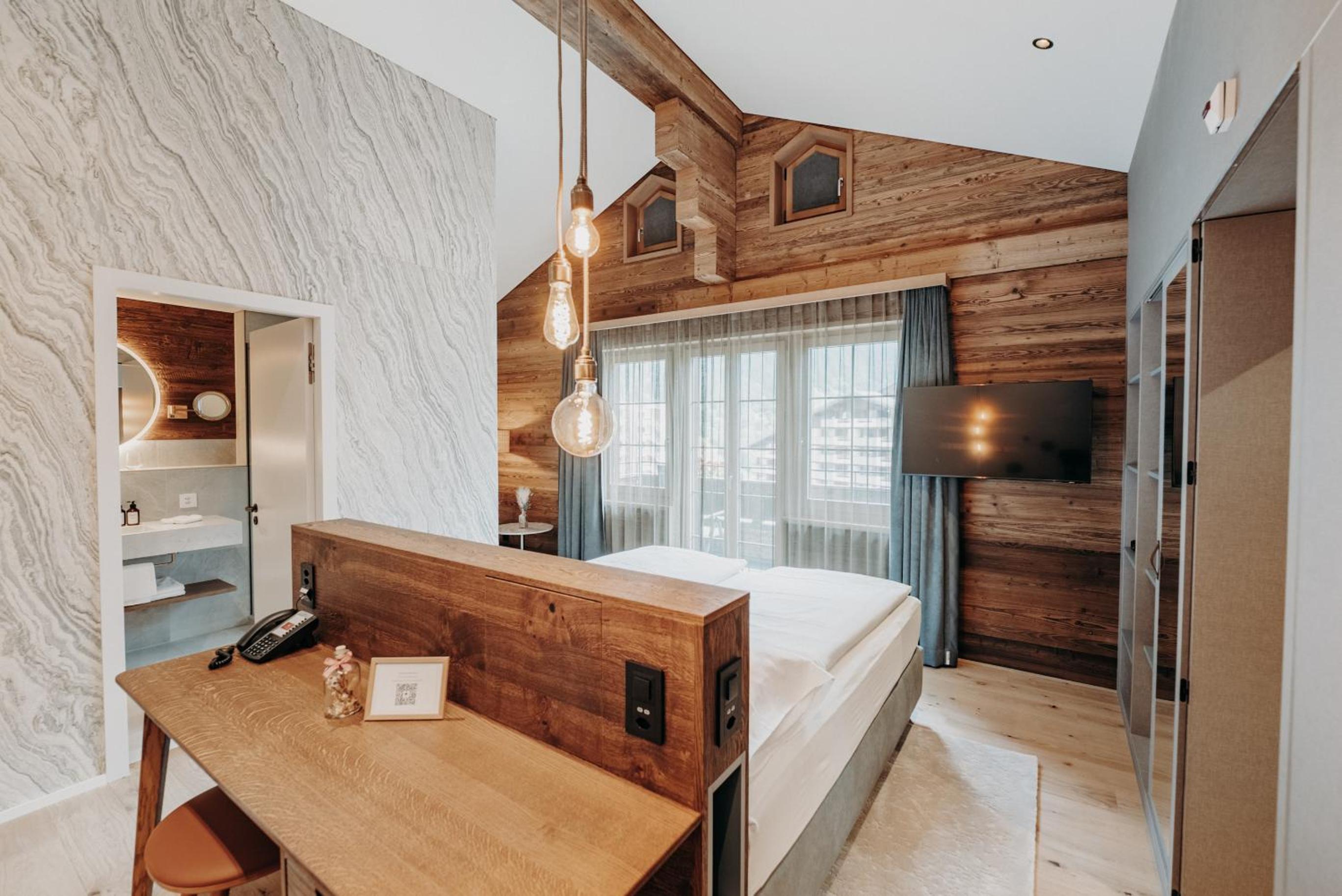 Chalet Suite with Balcony and Mountain View photo 1