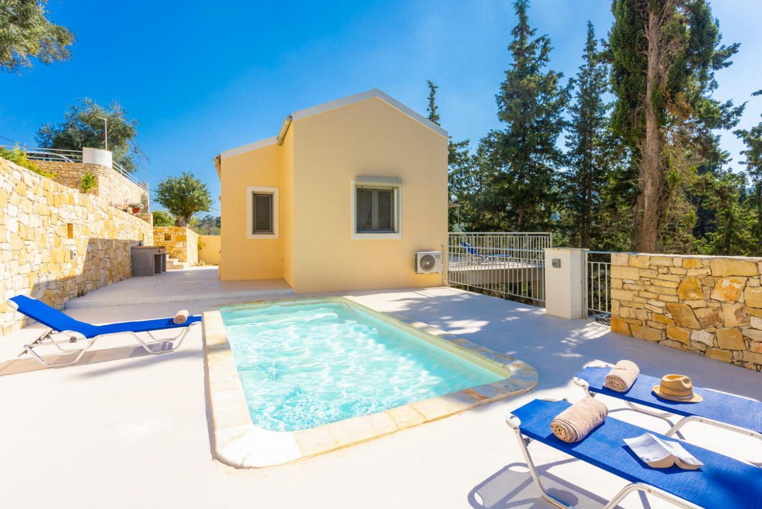  Villa photo 3