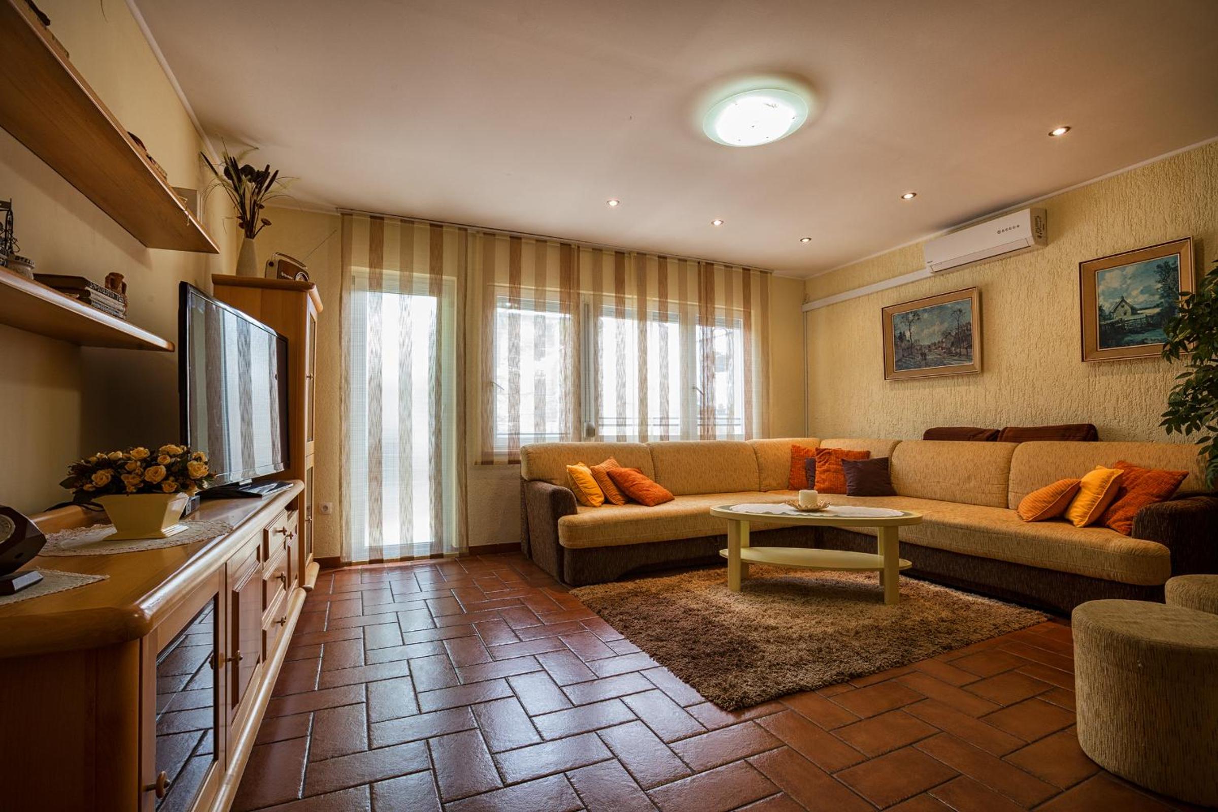 Villa photo 1