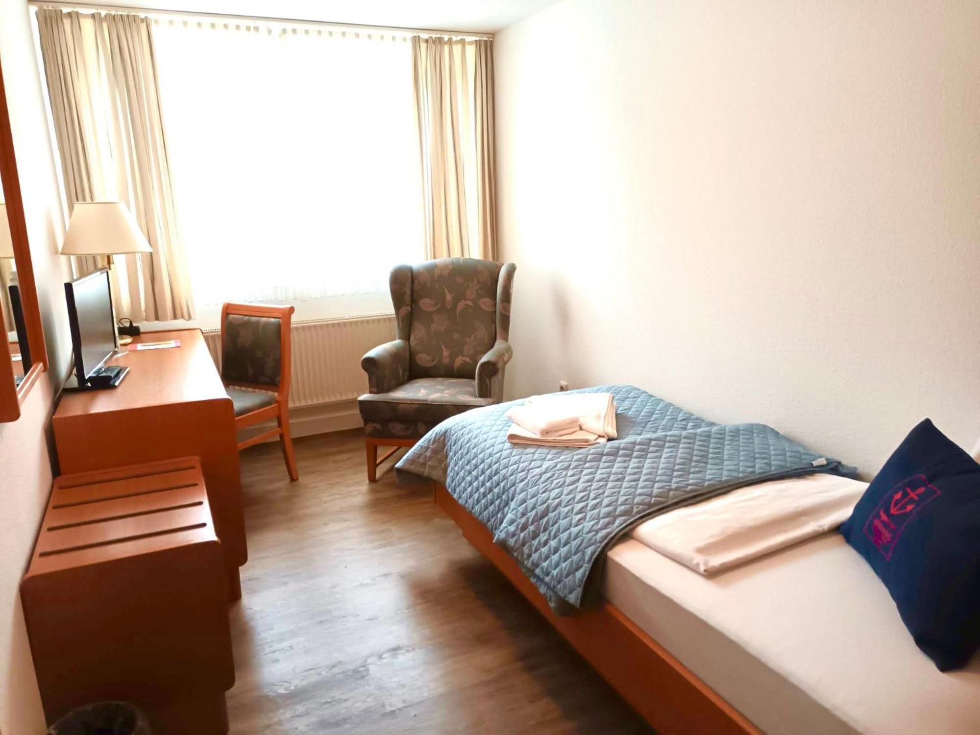 Single Room with Private External Bathroom