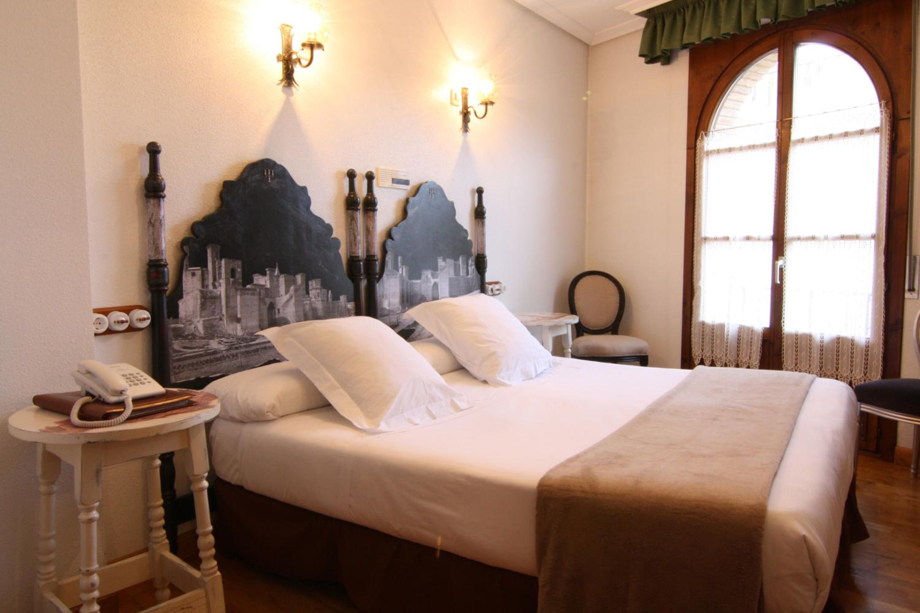 Double or Twin Room - Photo 14