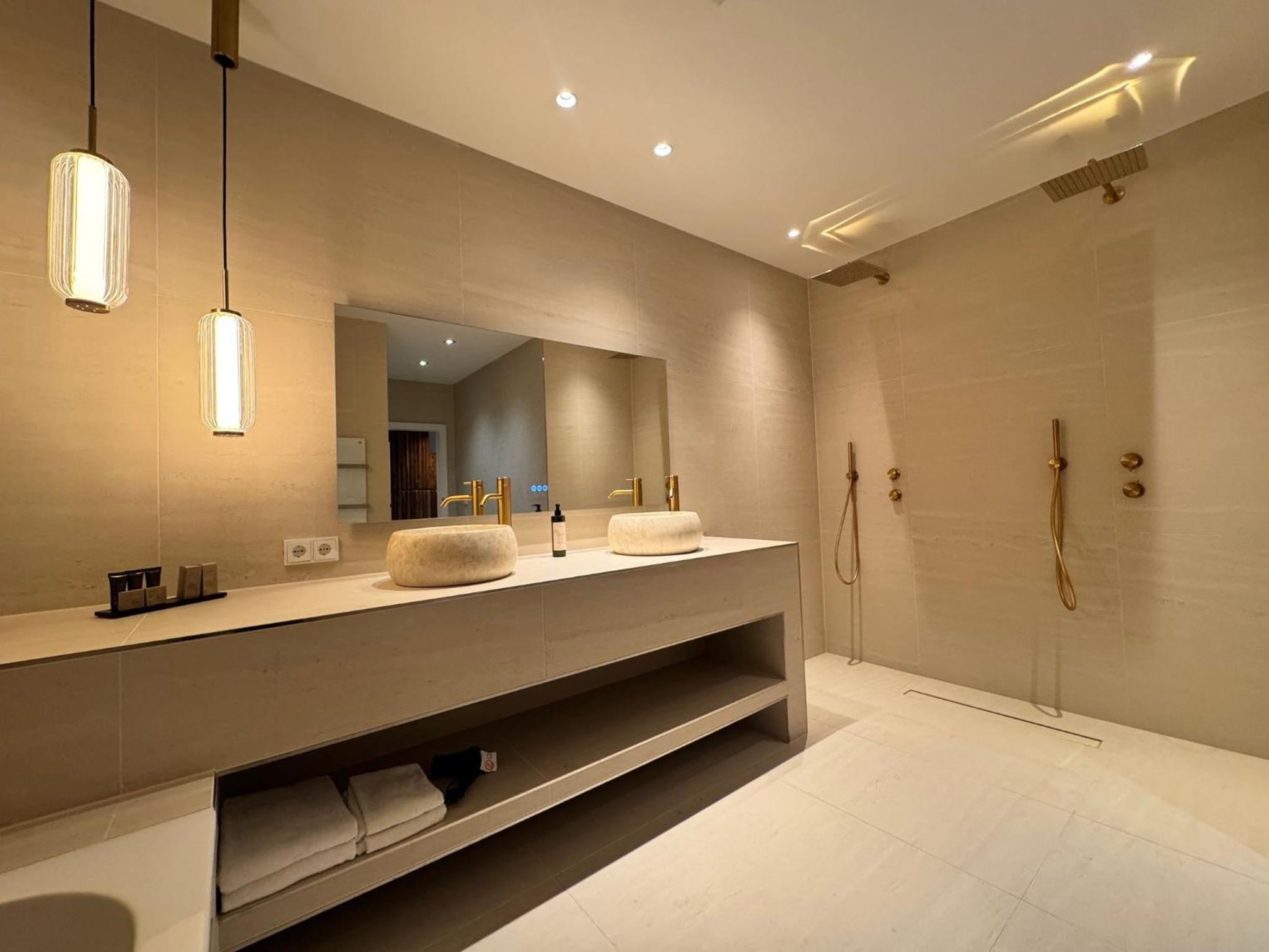 Suite with Lake View photo 2