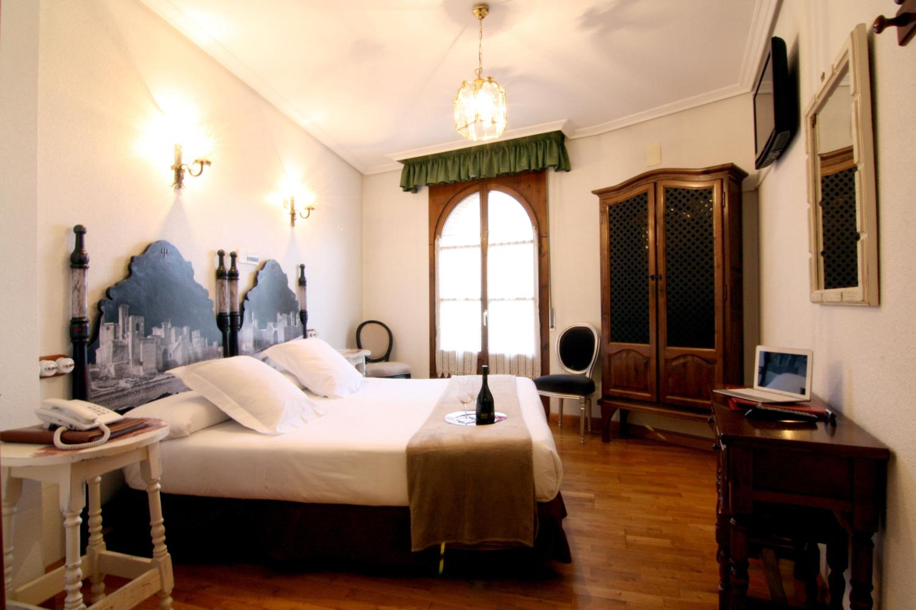 Double or Twin Room - Photo 21