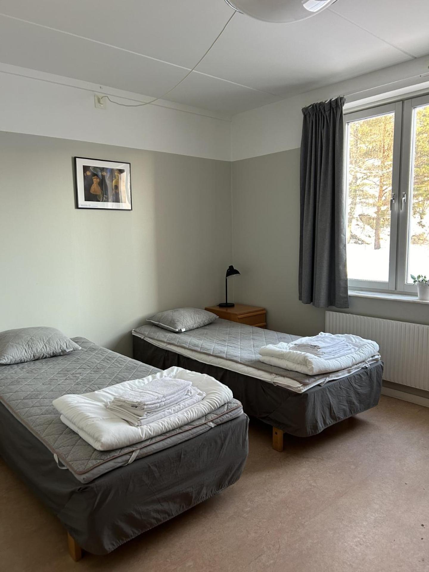 Twin Room with Private Bathroom - Photo 4