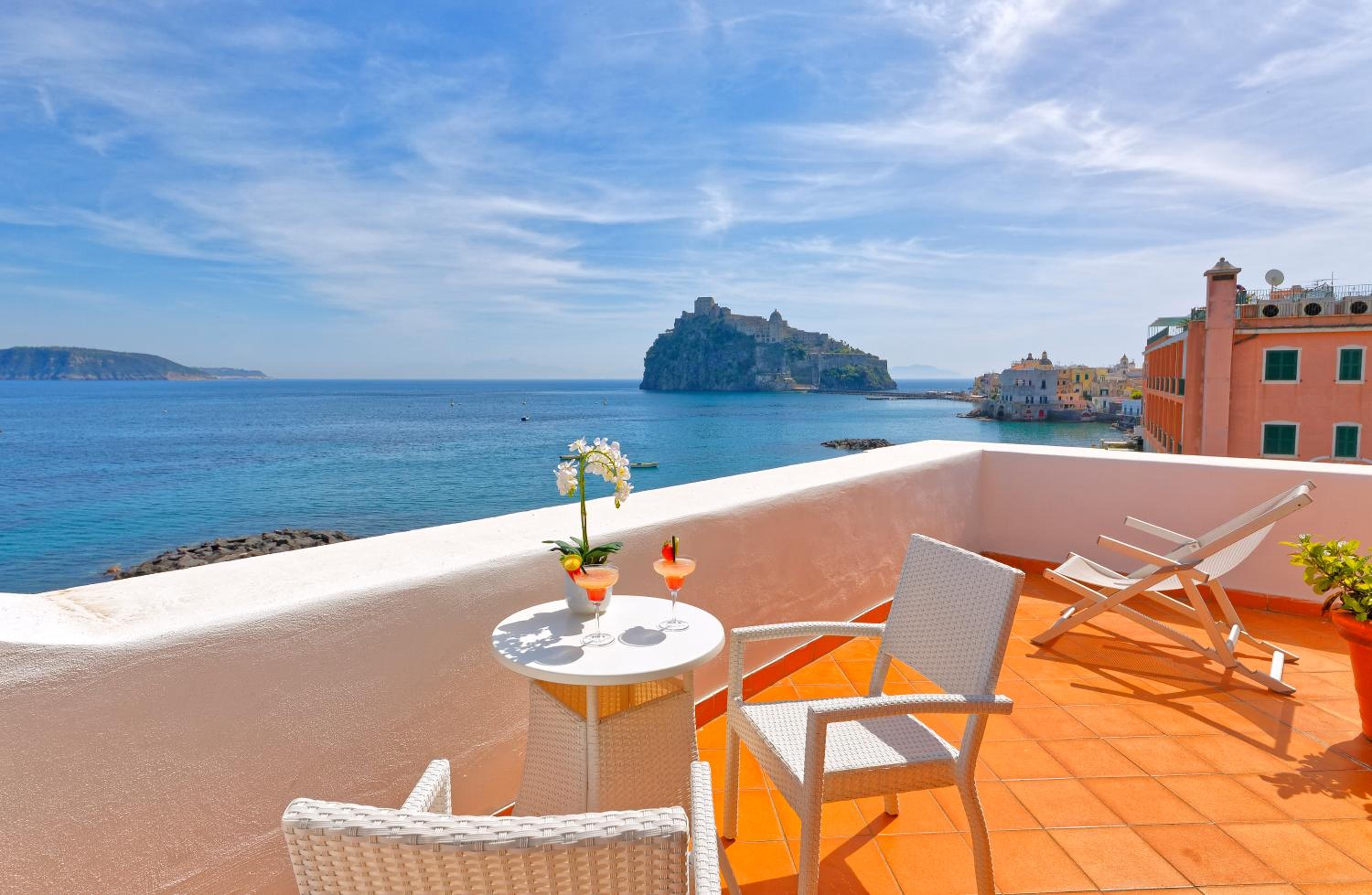 Deluxe Double or Twin Room with Sea View - Photo 6